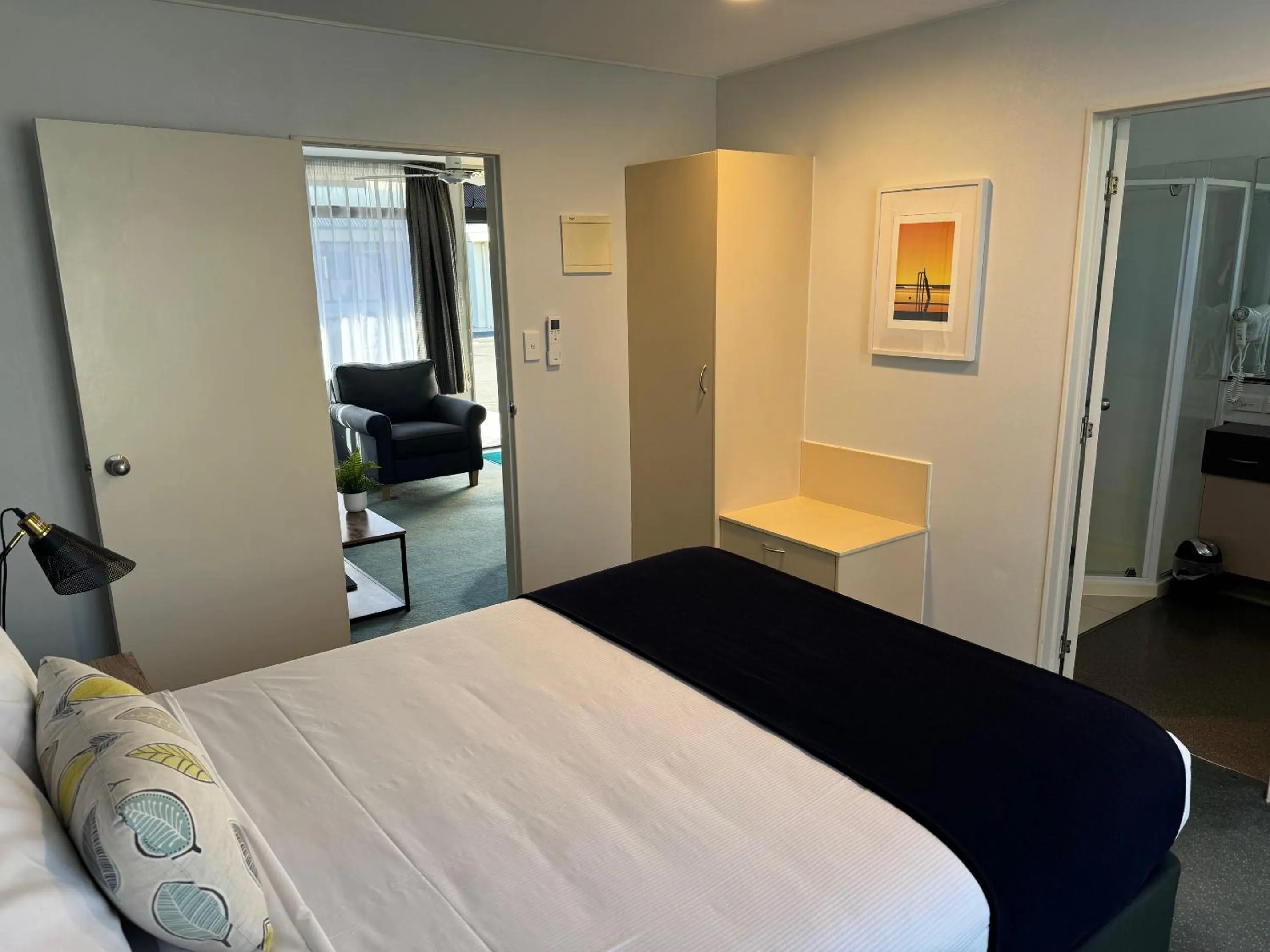 Bed in Academy Motor Inn