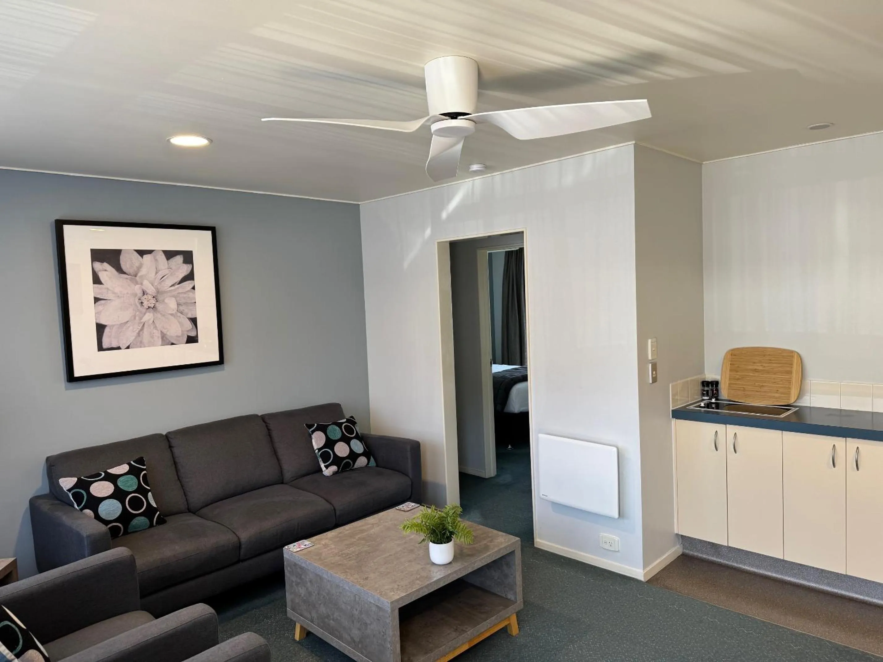 Living room in Academy Motor Inn