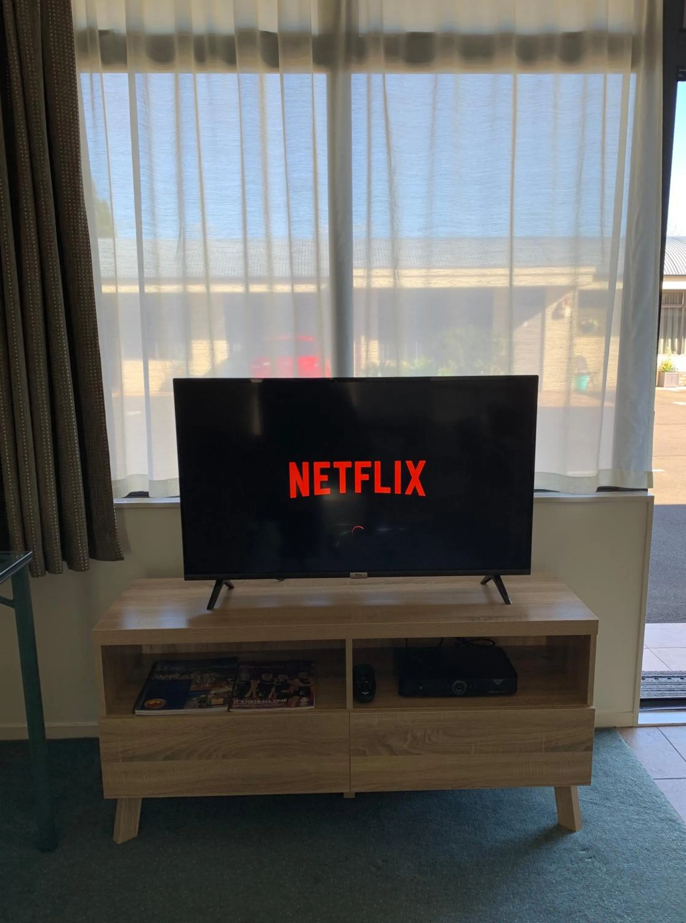 TV and multimedia in Academy Motor Inn