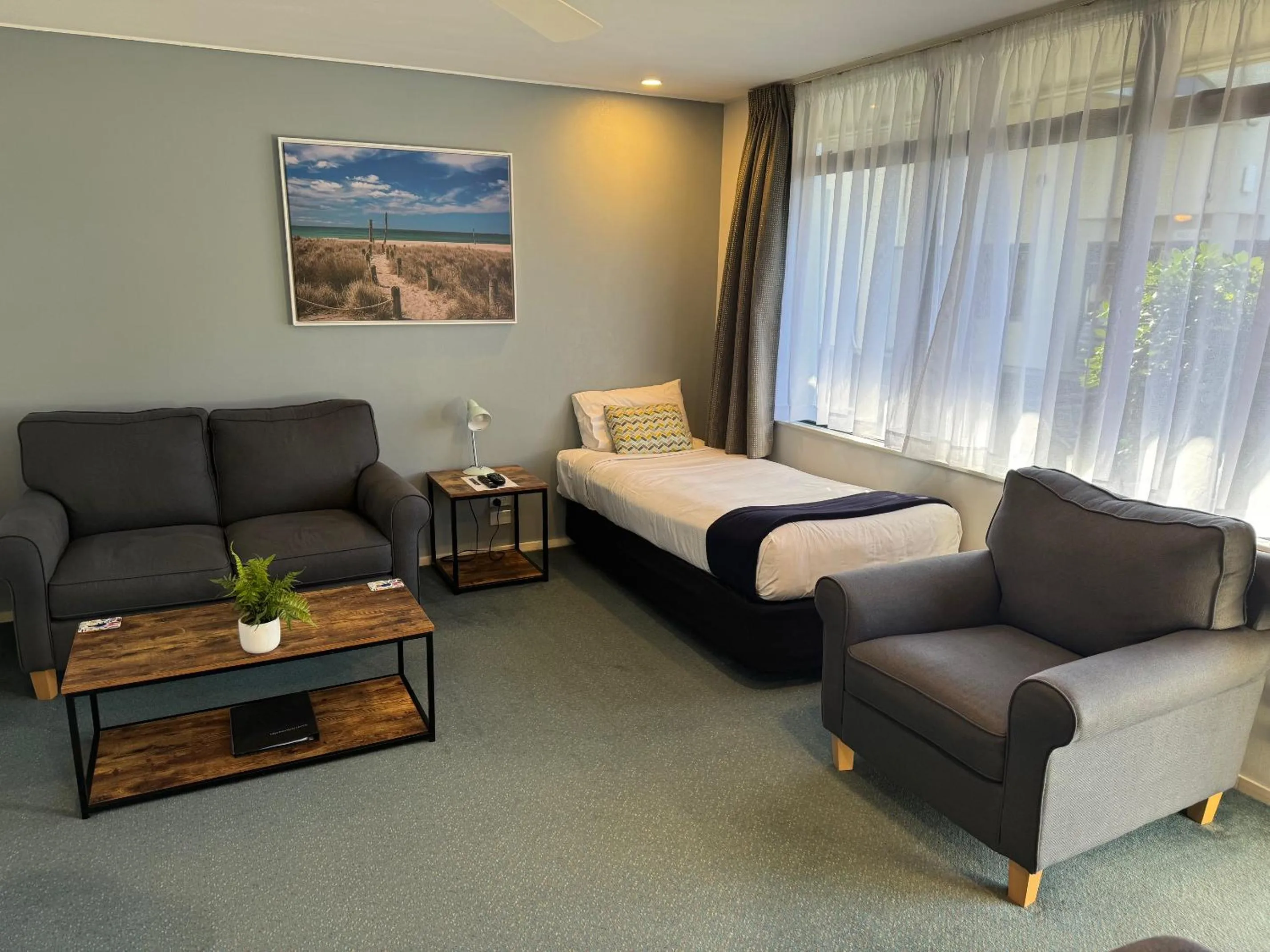 Bed in Academy Motor Inn