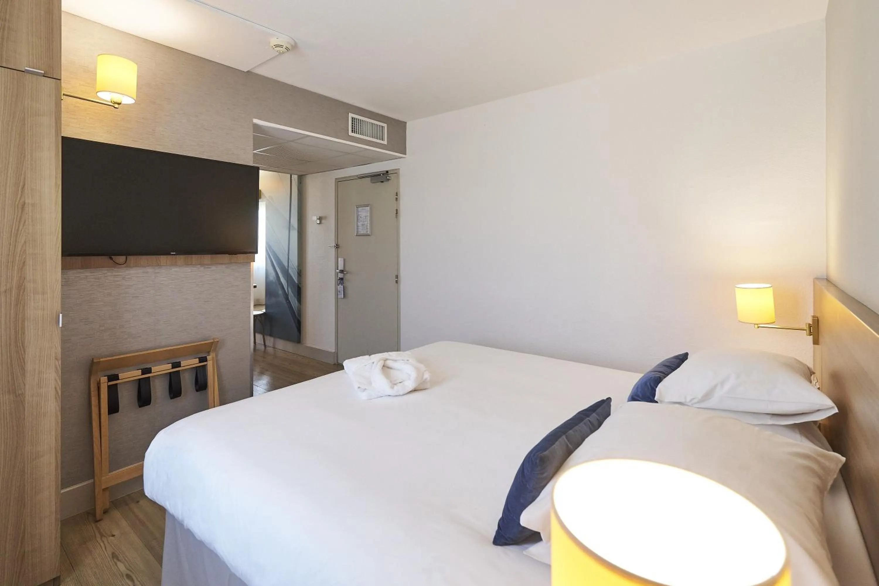 Bedroom, Bed in Best Western Plus Ajaccio Amirauté