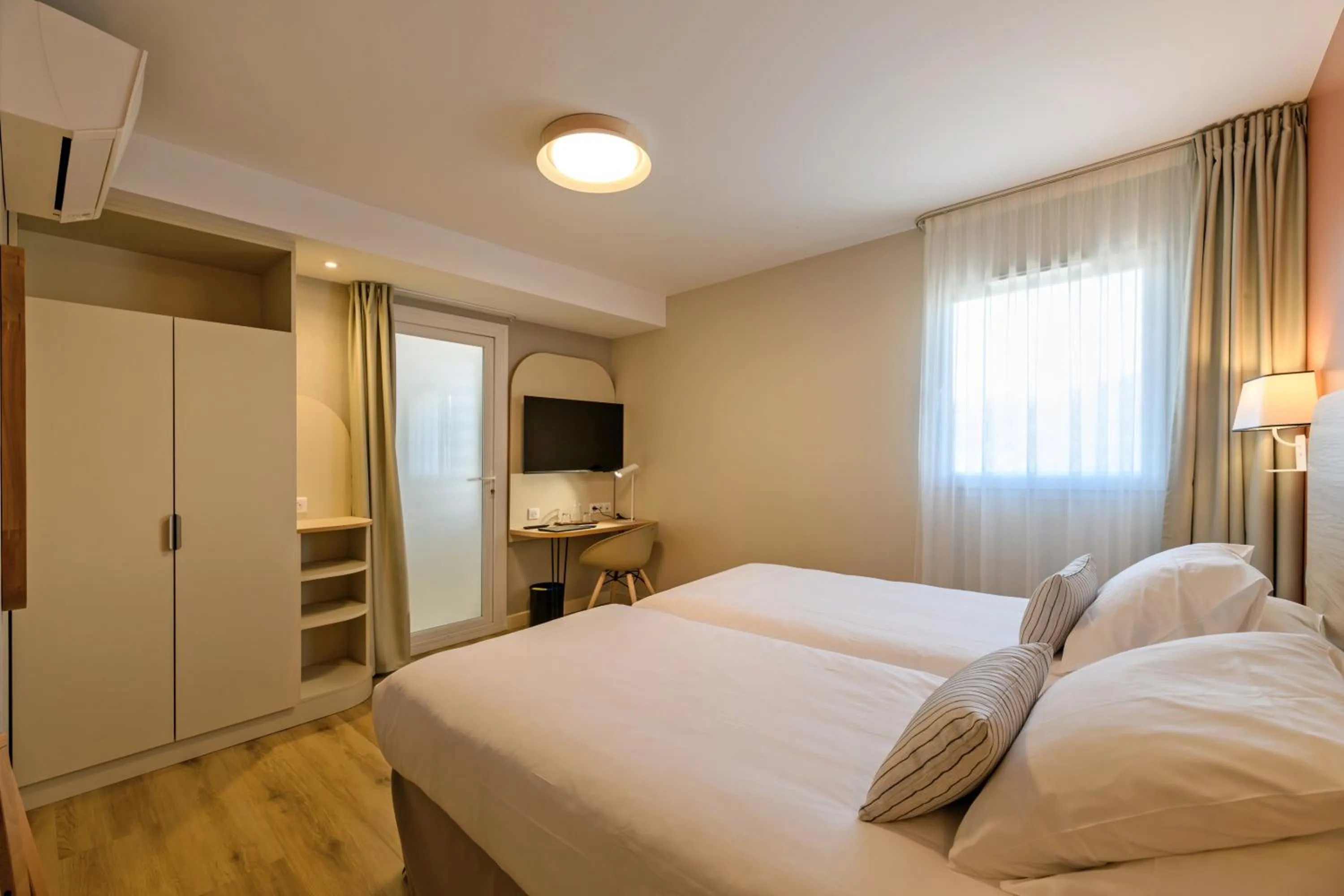 Bed in Best Western Plus Ajaccio Amirauté