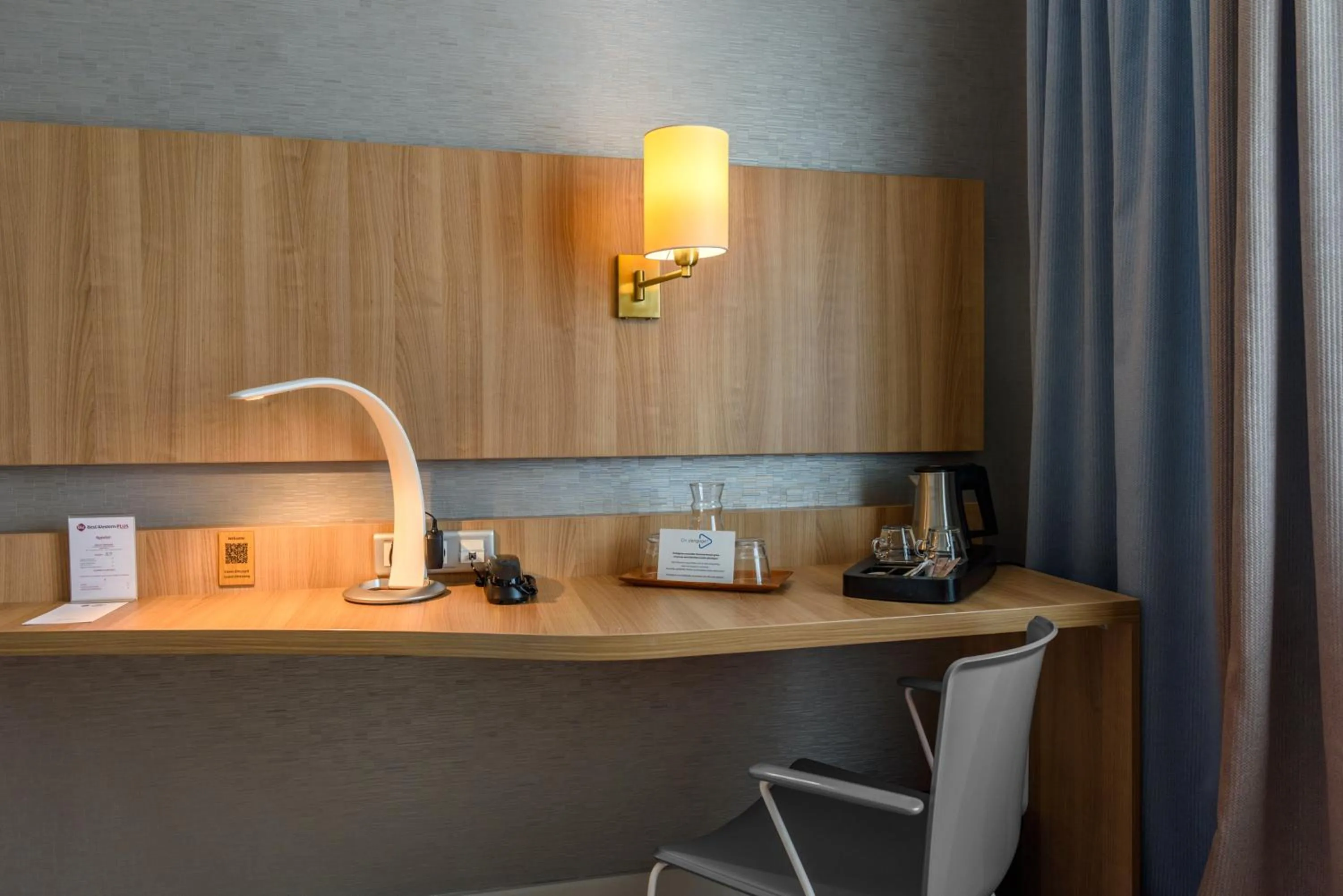 Coffee/tea facilities in Best Western Plus Ajaccio Amirauté