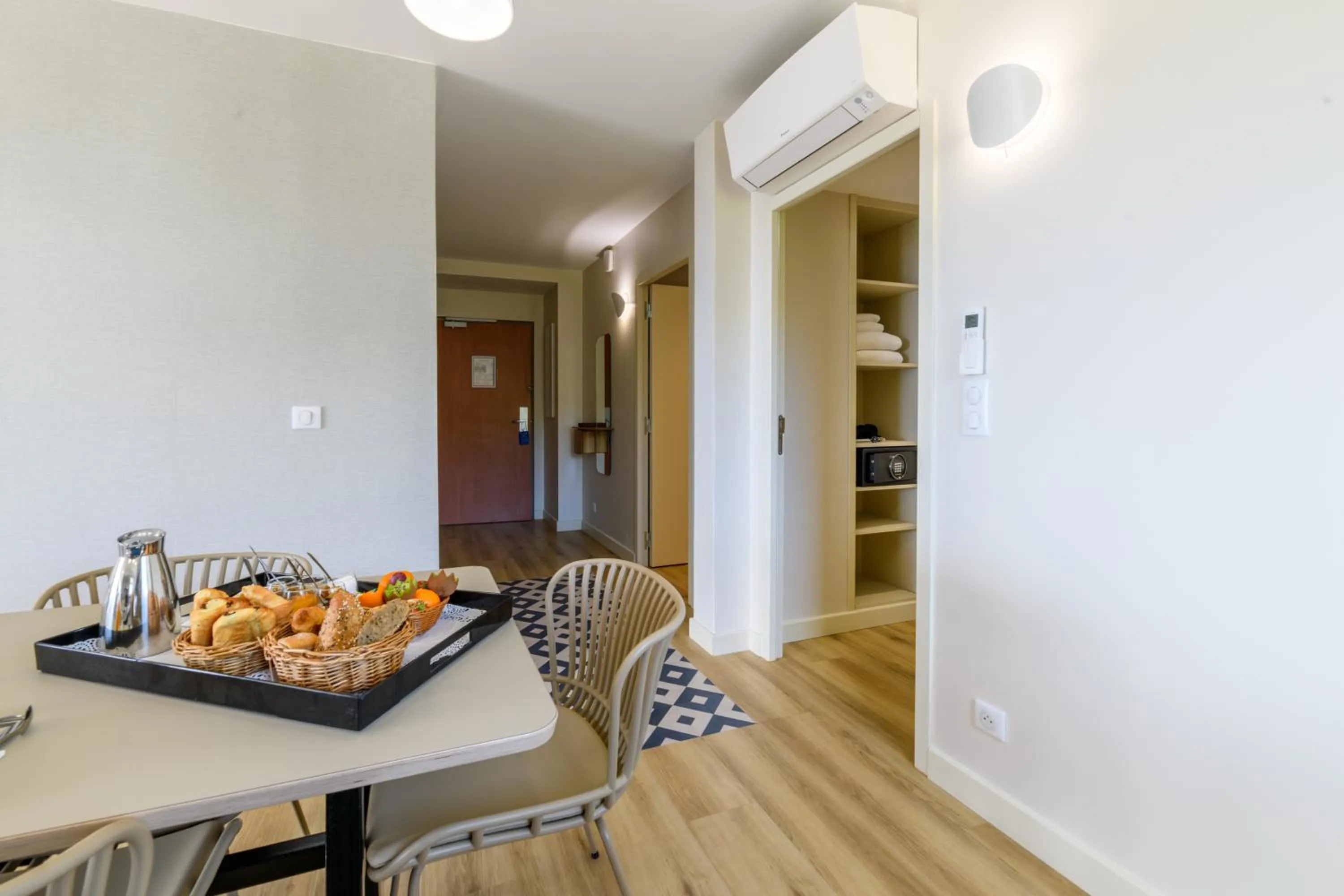 Living room in Best Western Plus Ajaccio Amirauté