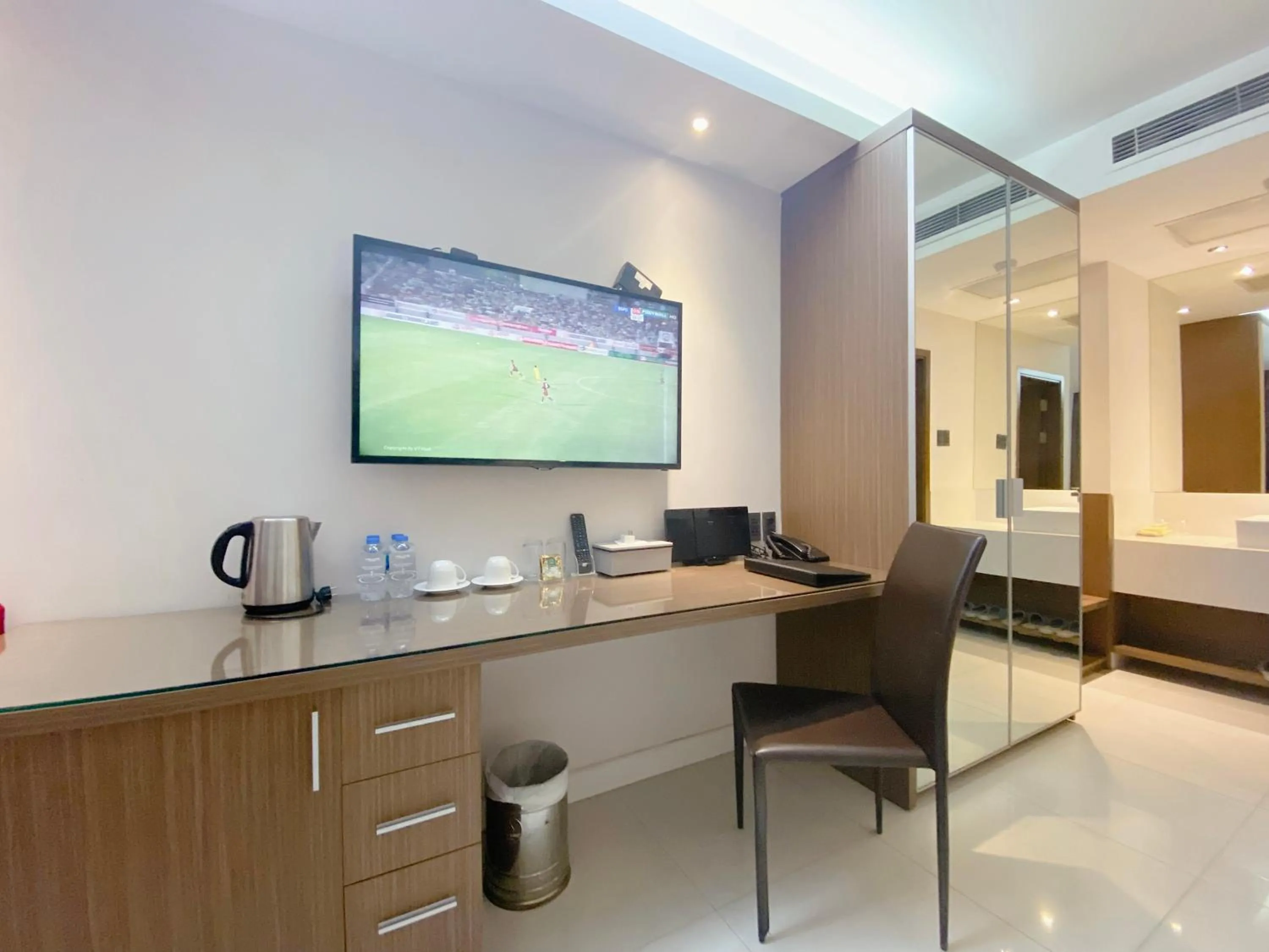 Bedroom in The Luxe Hotel