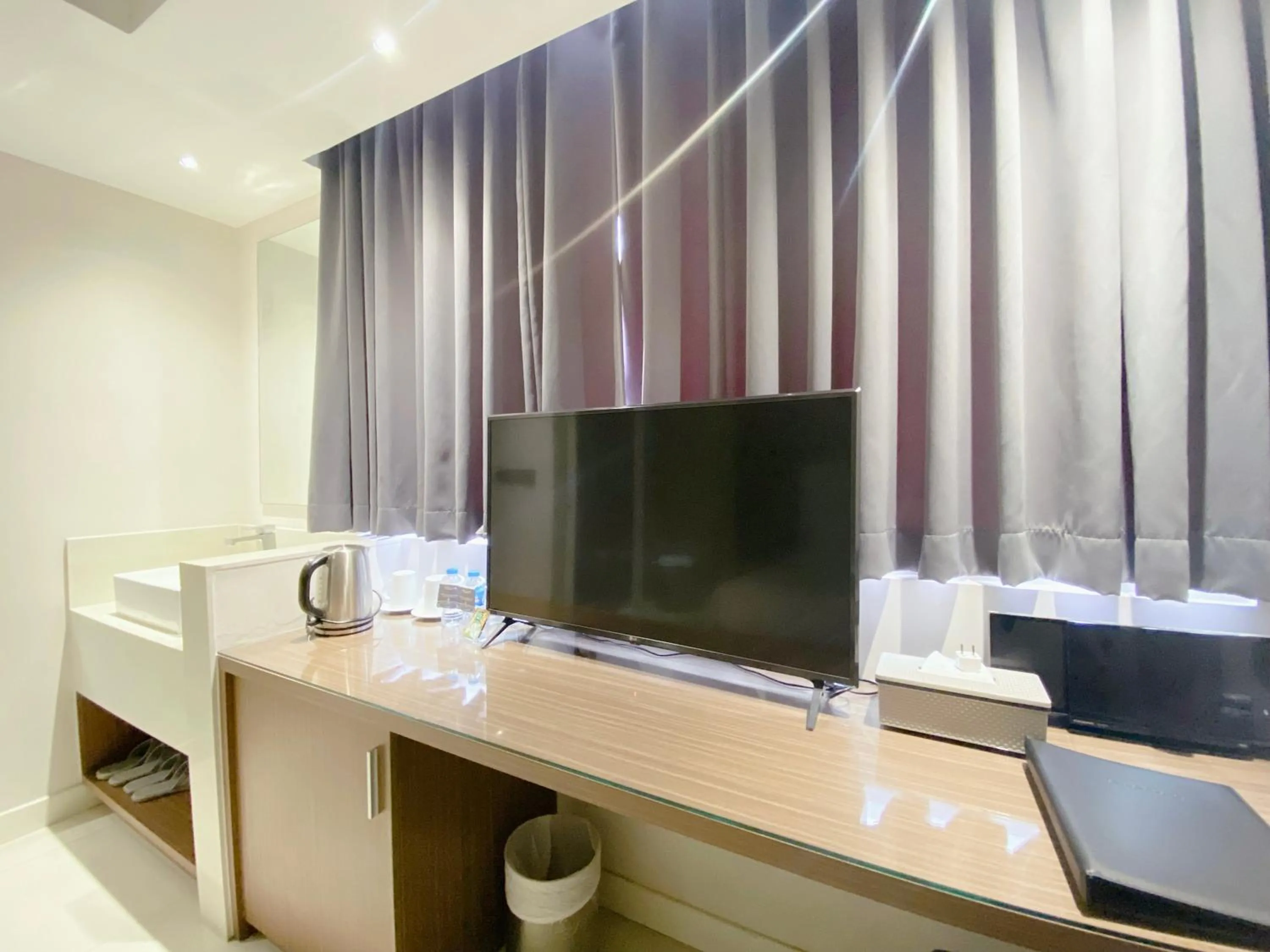 Bedroom in The Luxe Hotel