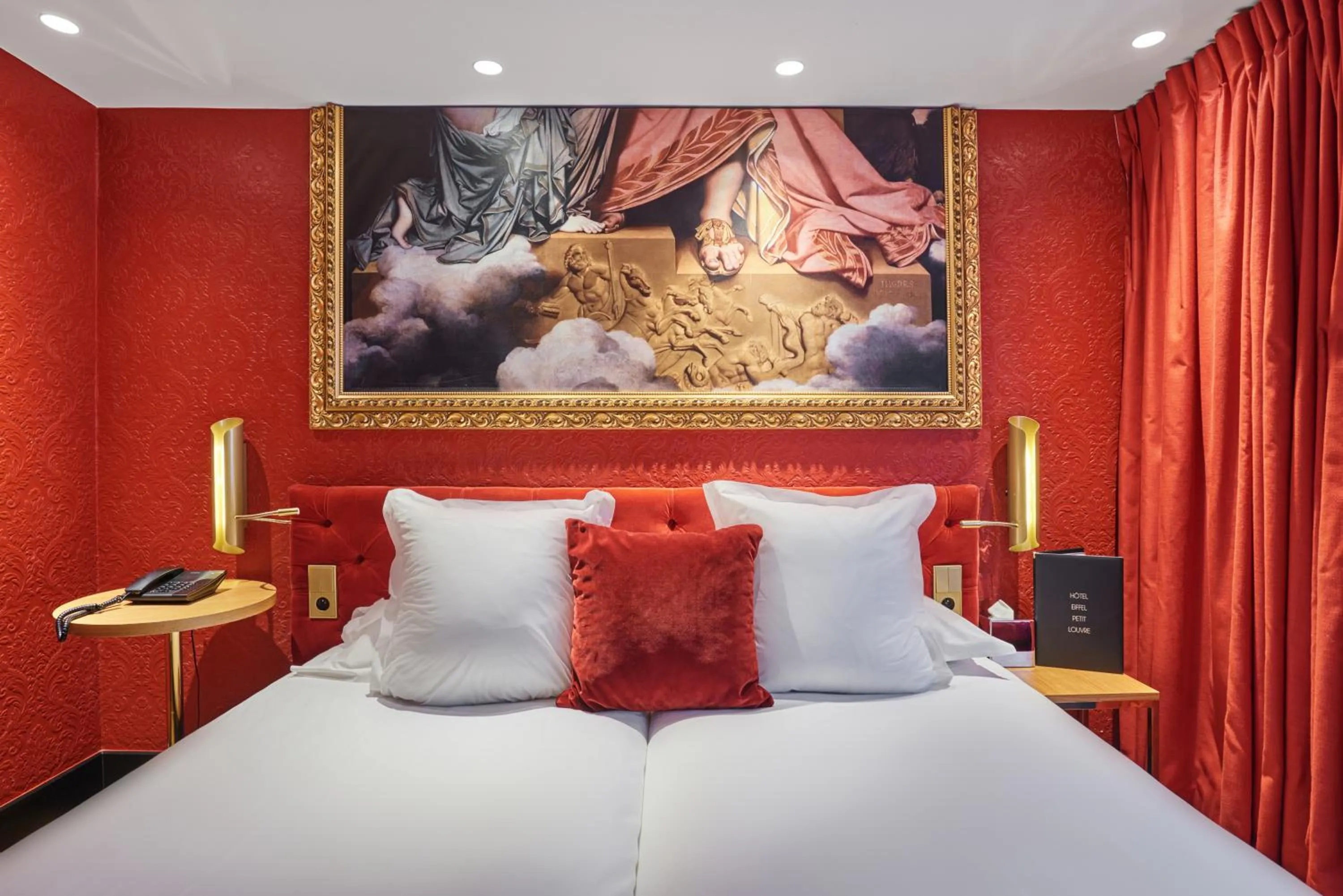 Bed in Hotel Eiffel Petit Louvre