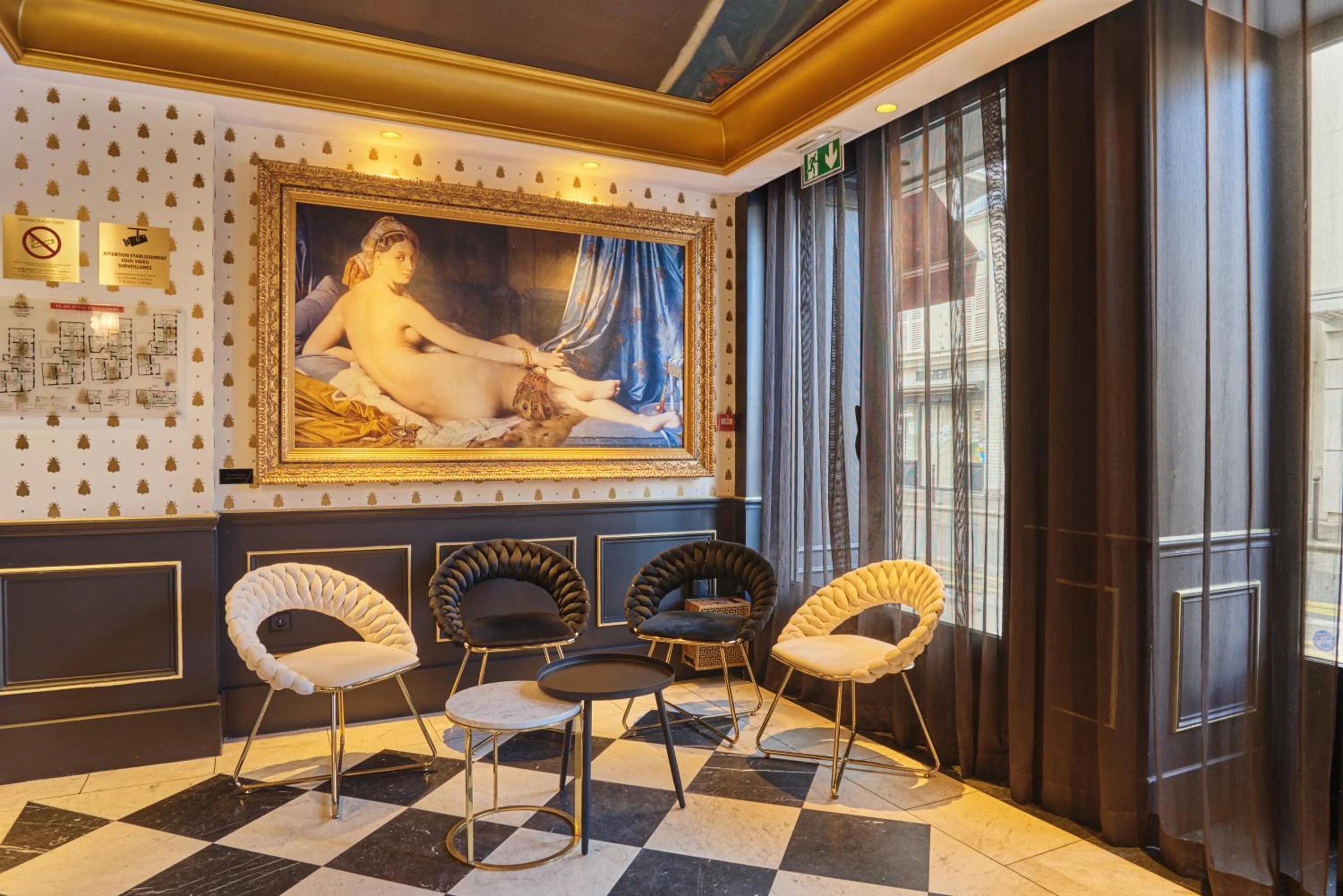 Lobby or reception in Hotel Eiffel Petit Louvre