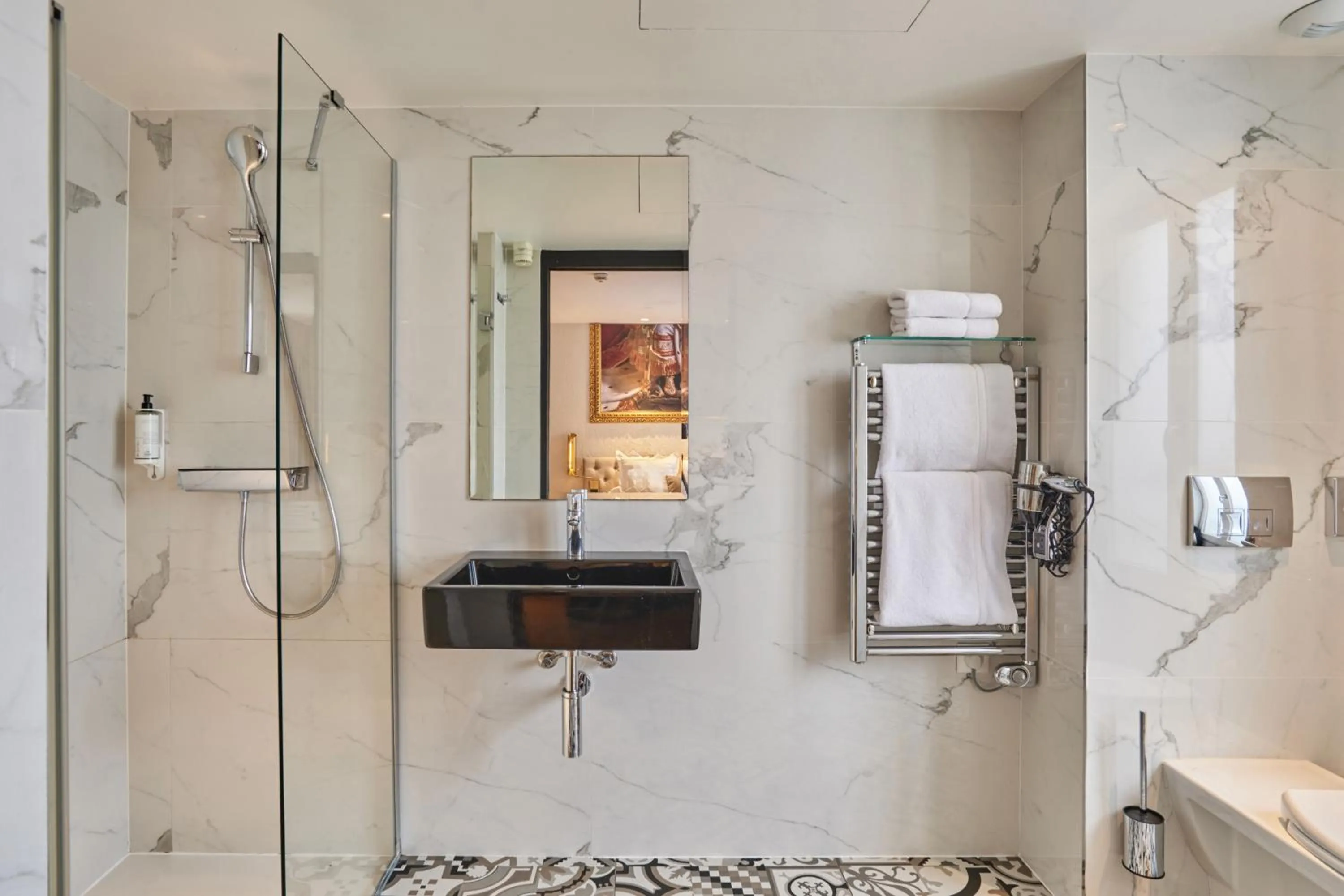 Shower in Hotel Eiffel Petit Louvre