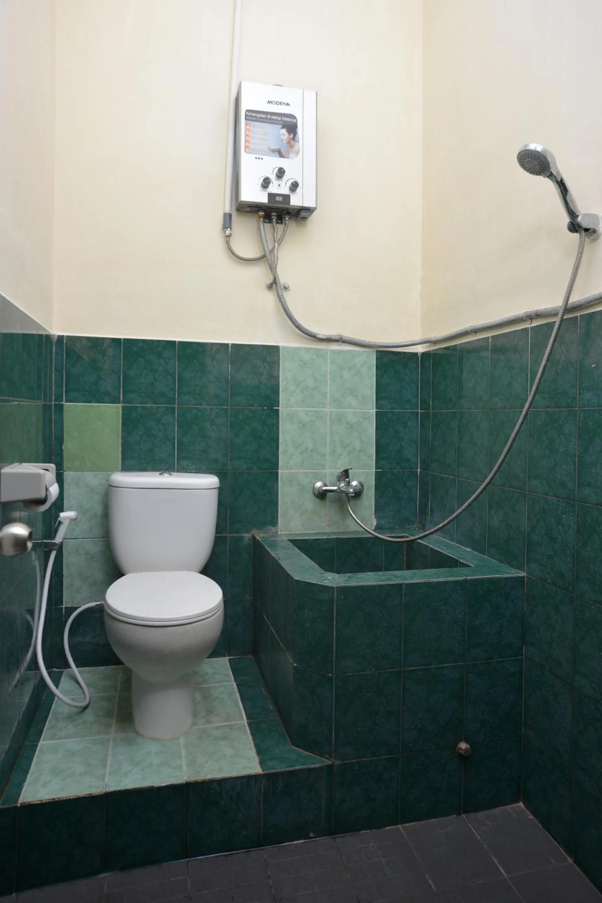 Bathroom in RedDoorz near Institut Pertanian Yogyakarta