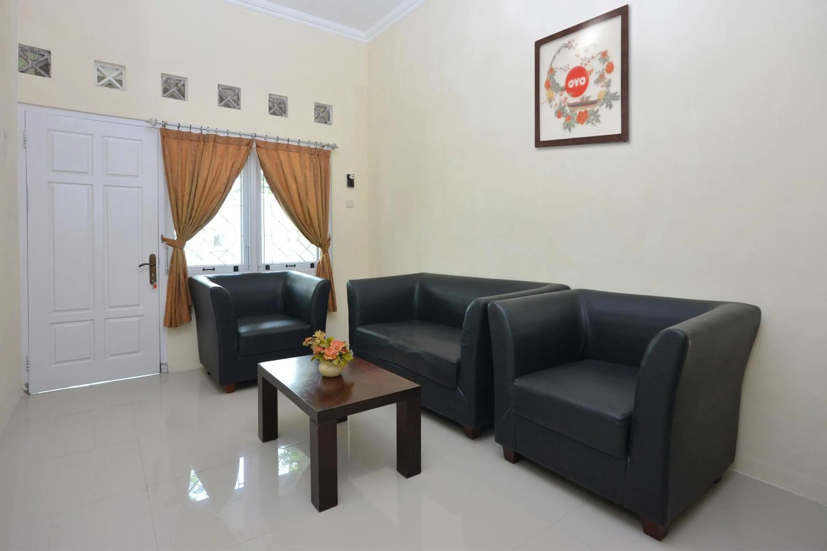 Living room in RedDoorz near Institut Pertanian Yogyakarta