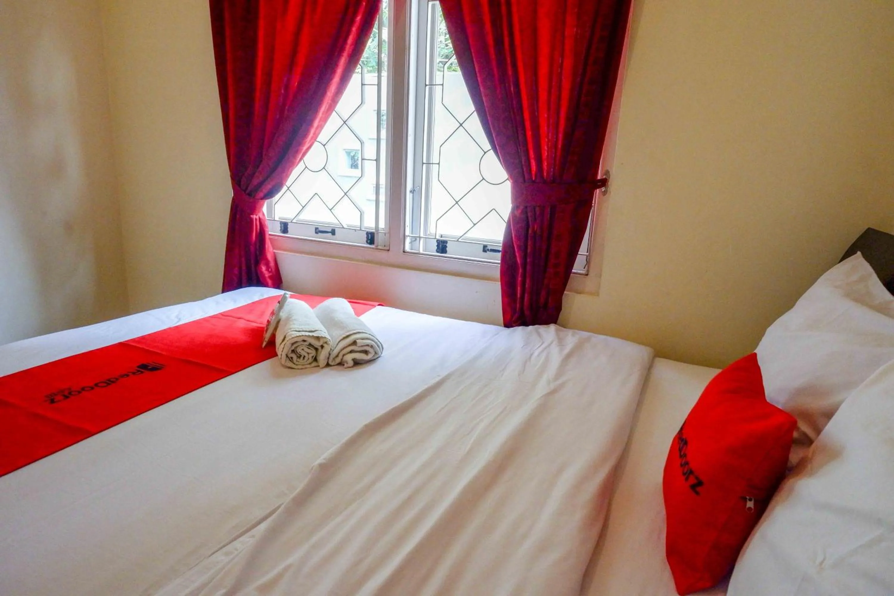 Bed in RedDoorz near Institut Pertanian Yogyakarta