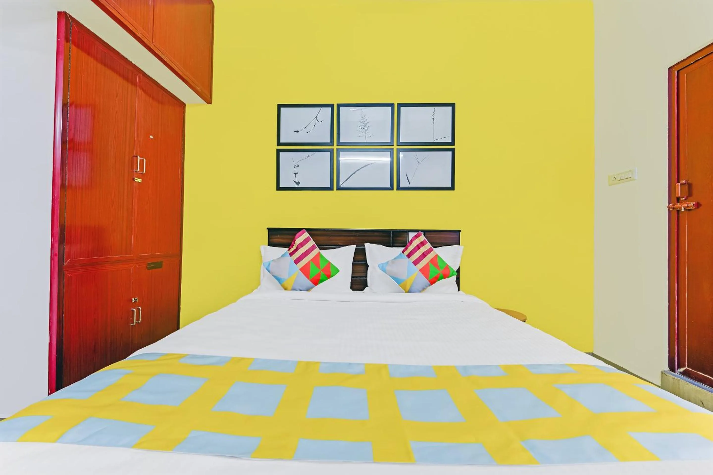 Bedroom, Bed in Hotel O JJ Residency