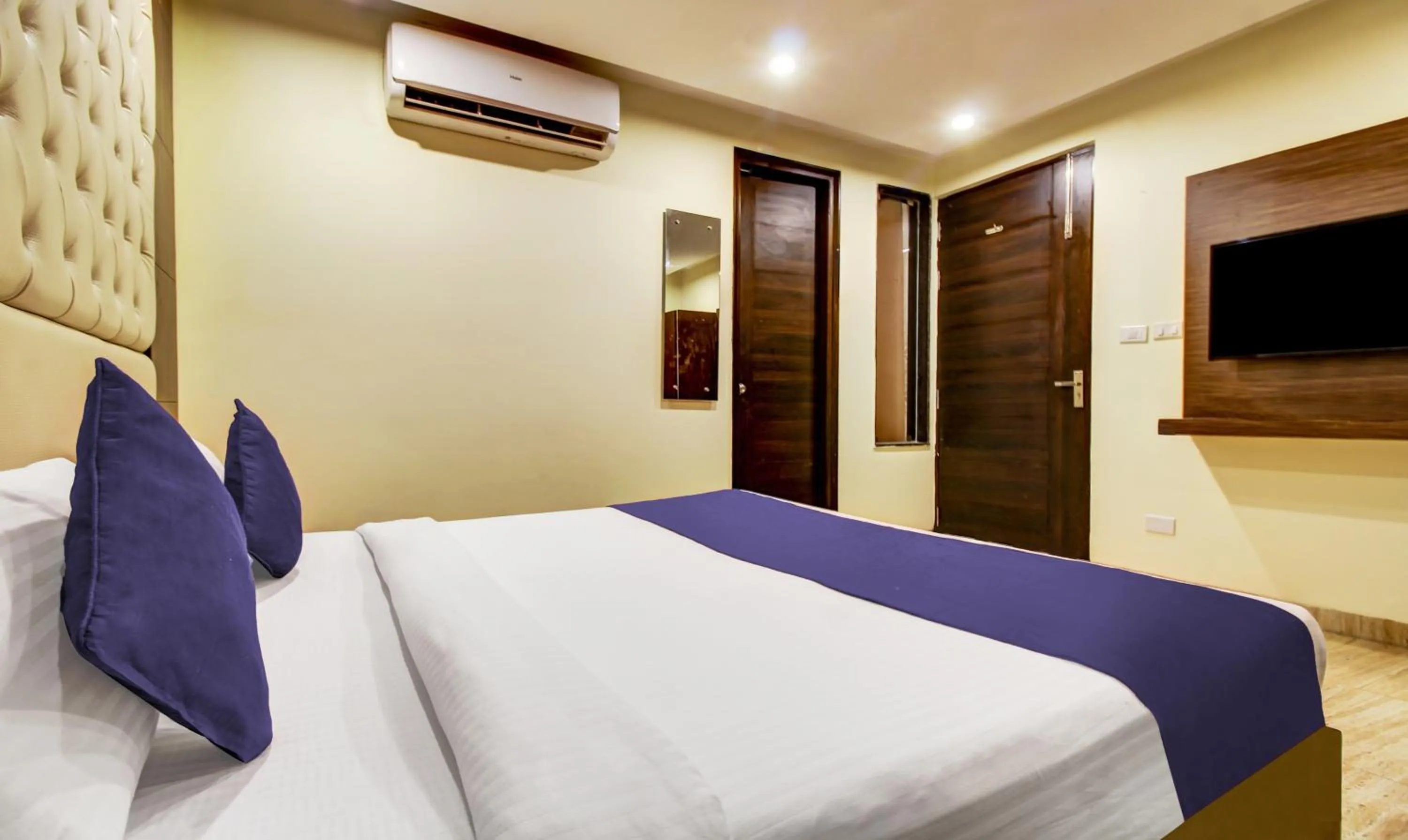 Bed in hotel the Diamond