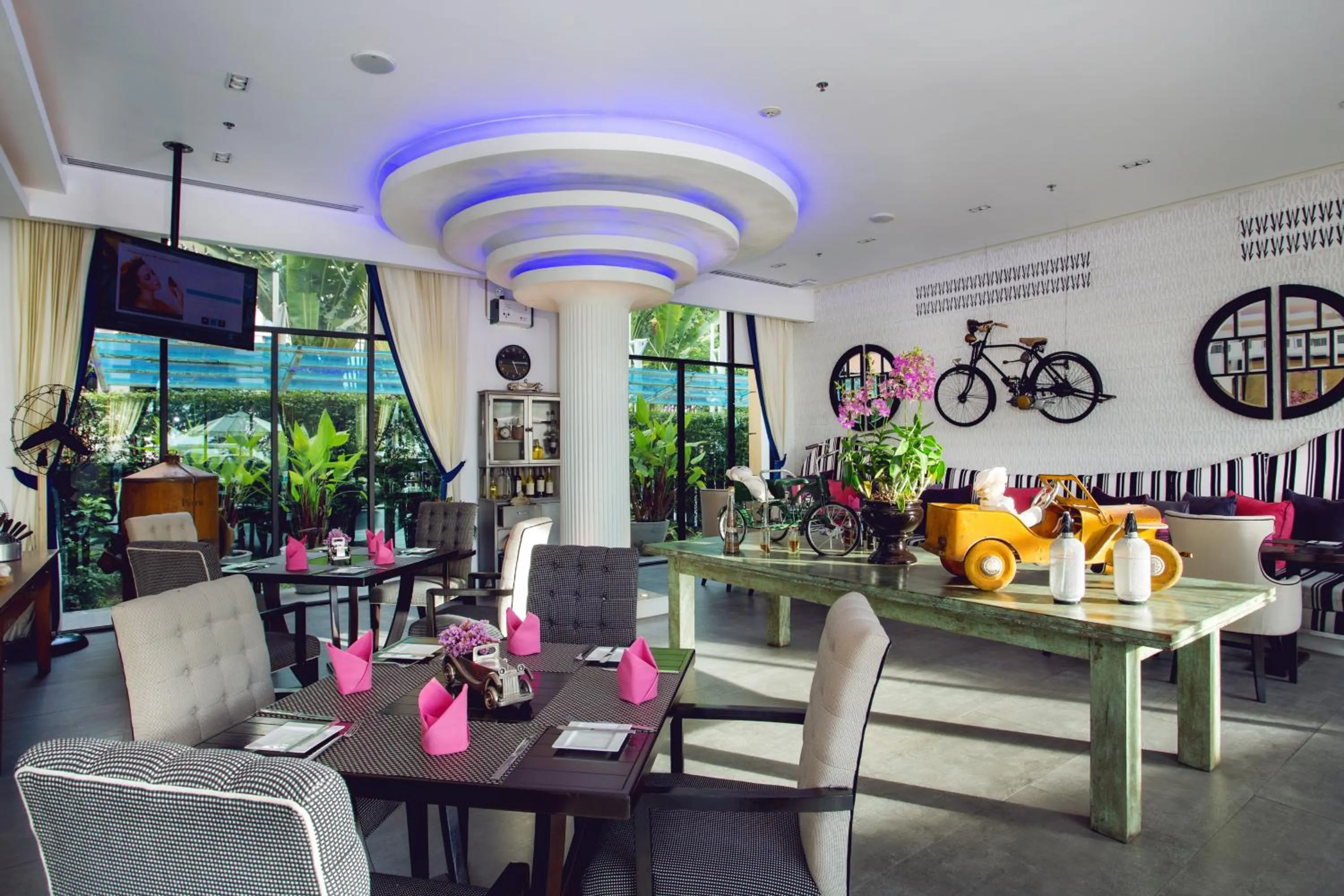 Restaurant/places to eat in Wave Hotel Pattaya