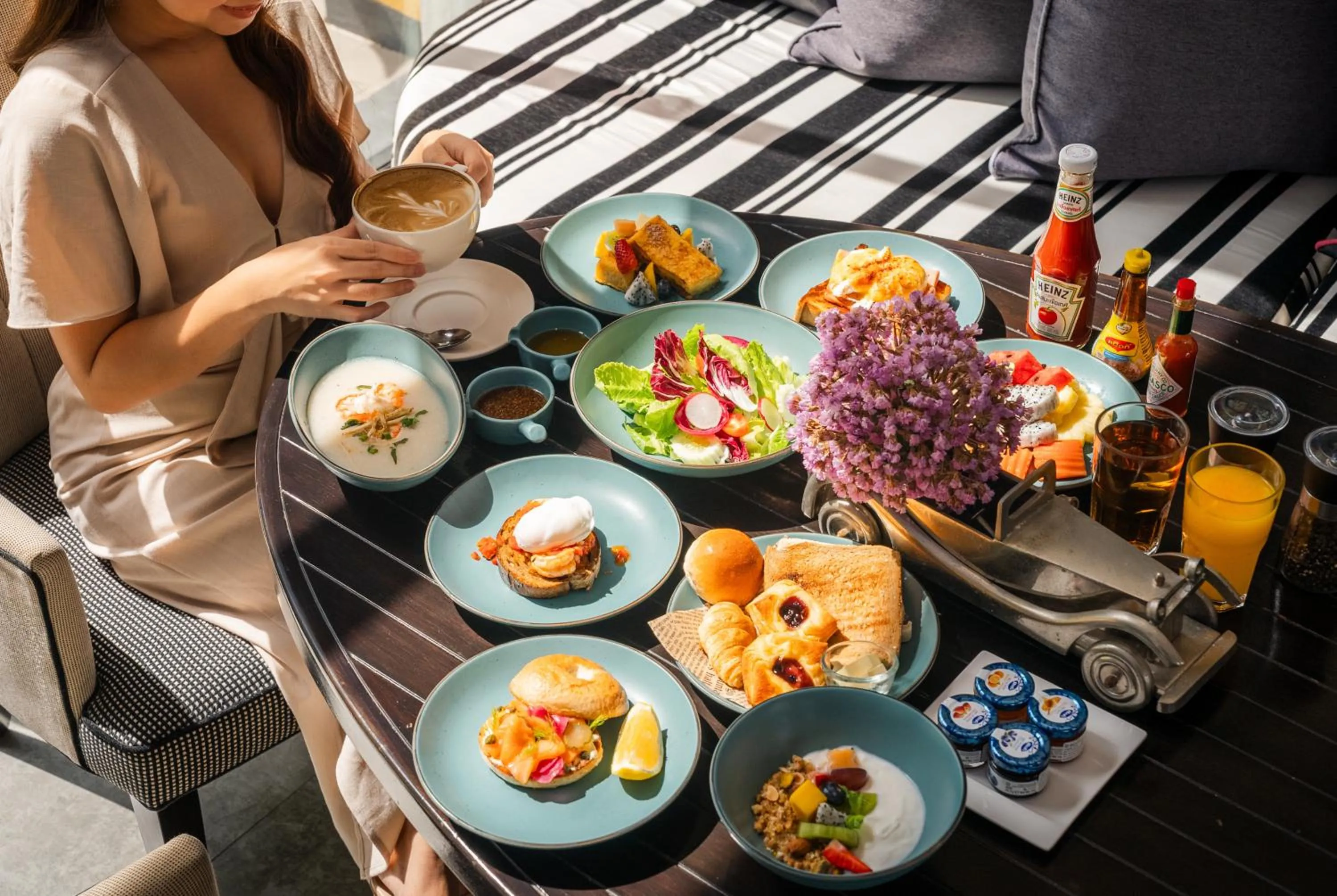 Breakfast in Wave Hotel Pattaya