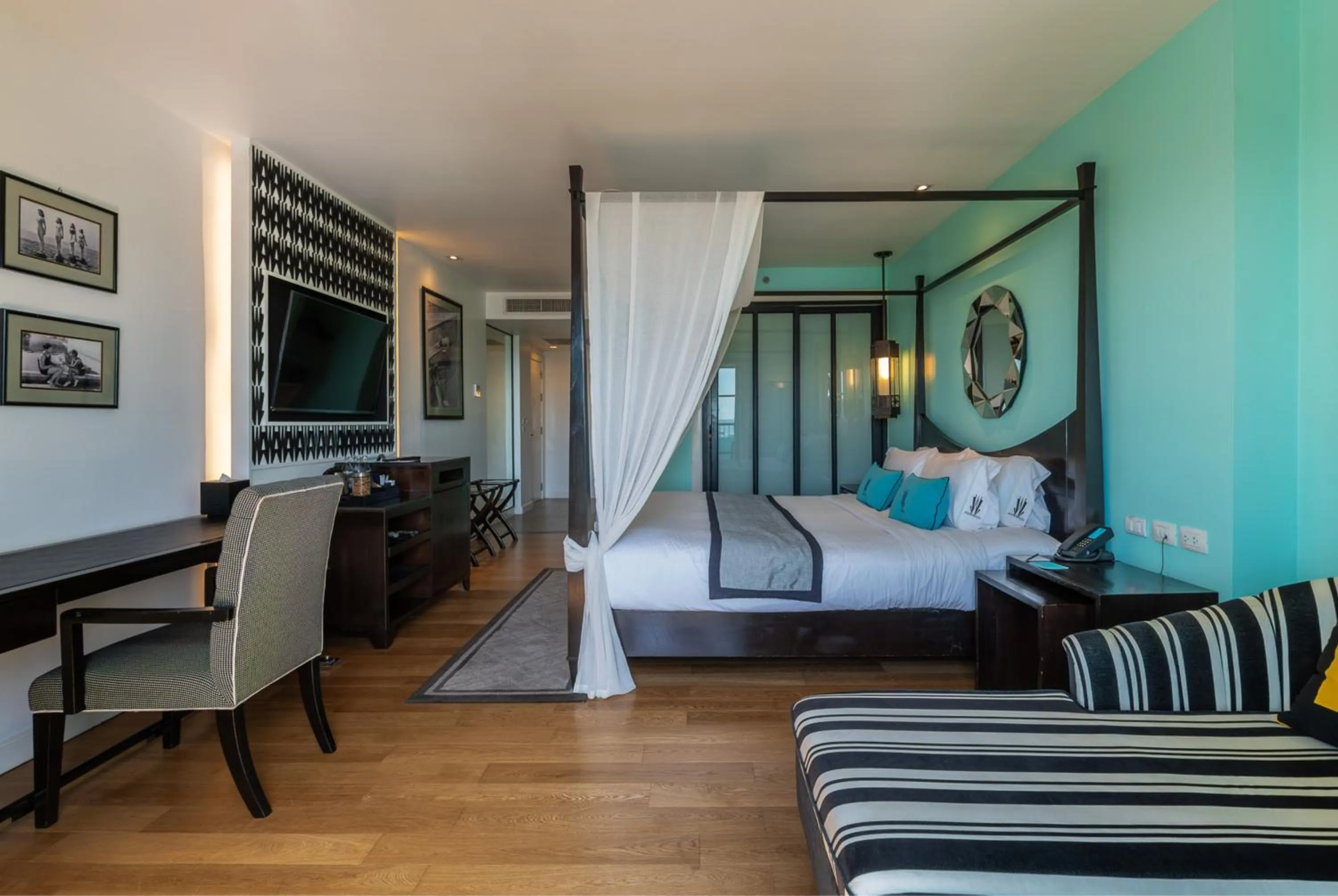 TV and multimedia, Bed in Wave Hotel Pattaya