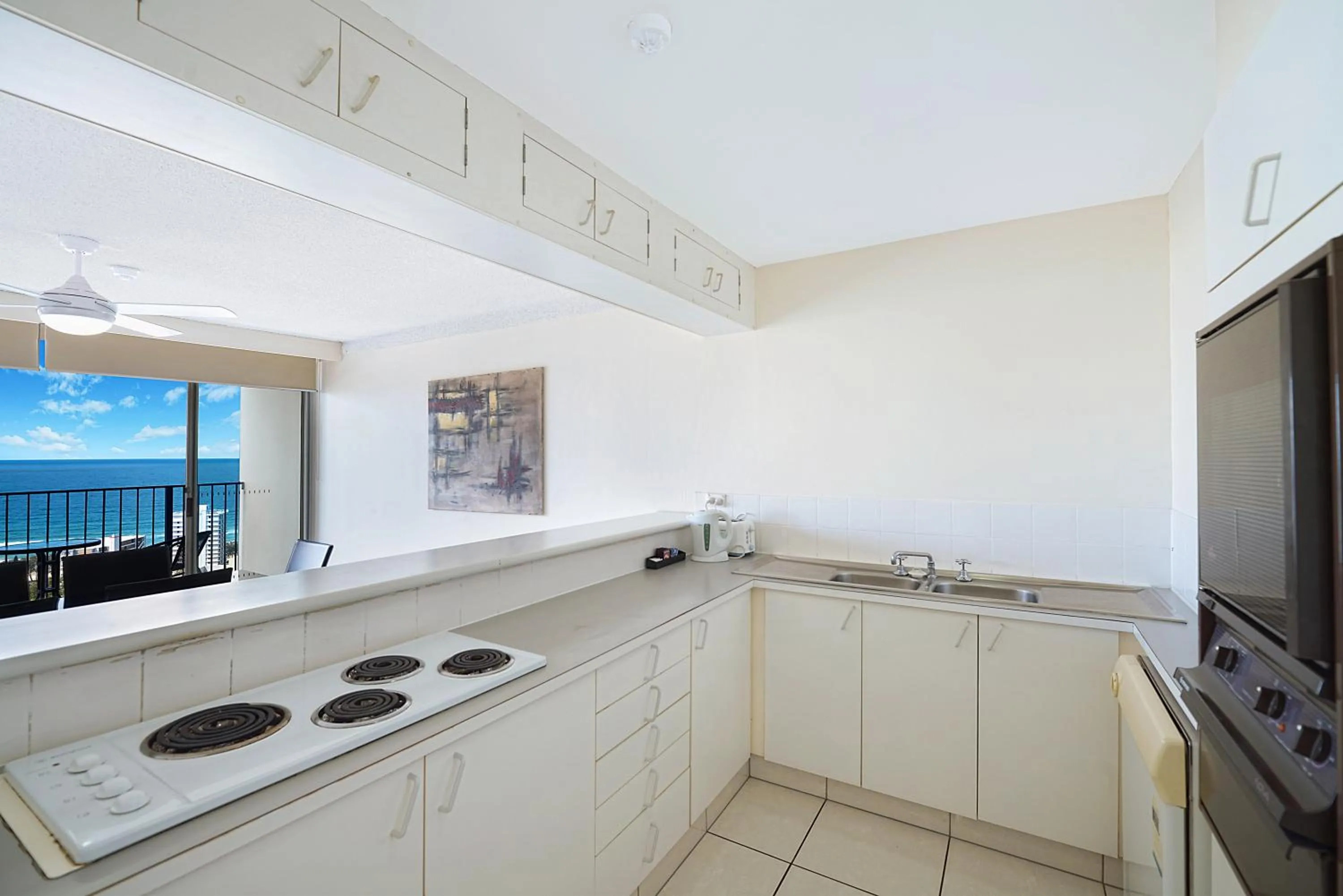 Kitchen or kitchenette in Condor Apartments by Gold Coast Premium