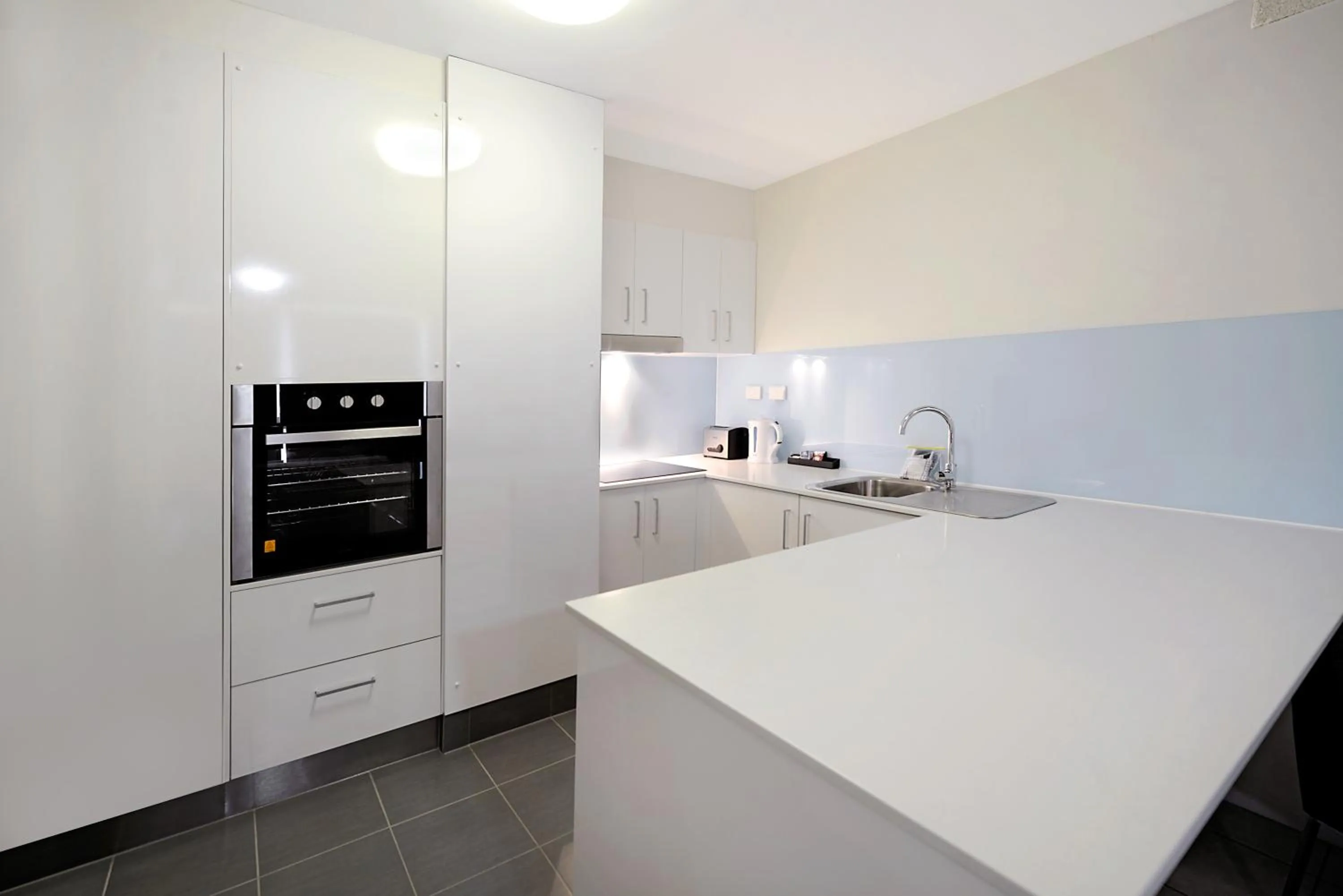 Kitchen or kitchenette in Condor Apartments by Gold Coast Premium