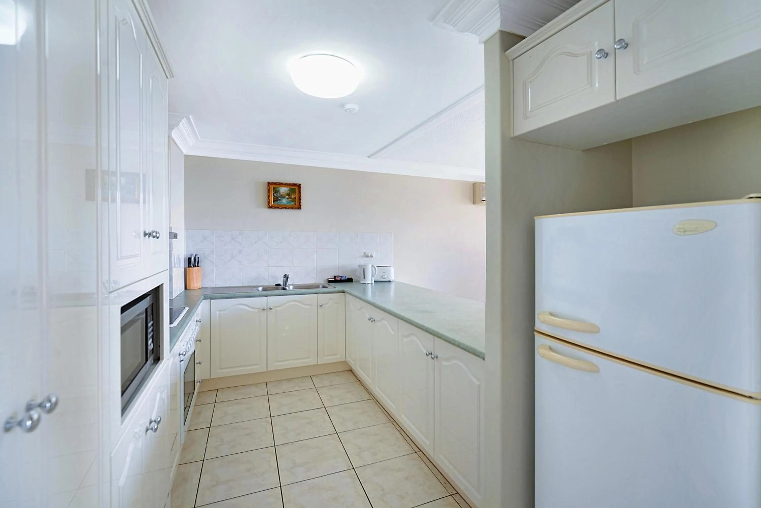 Kitchen or kitchenette in Condor Apartments by Gold Coast Premium