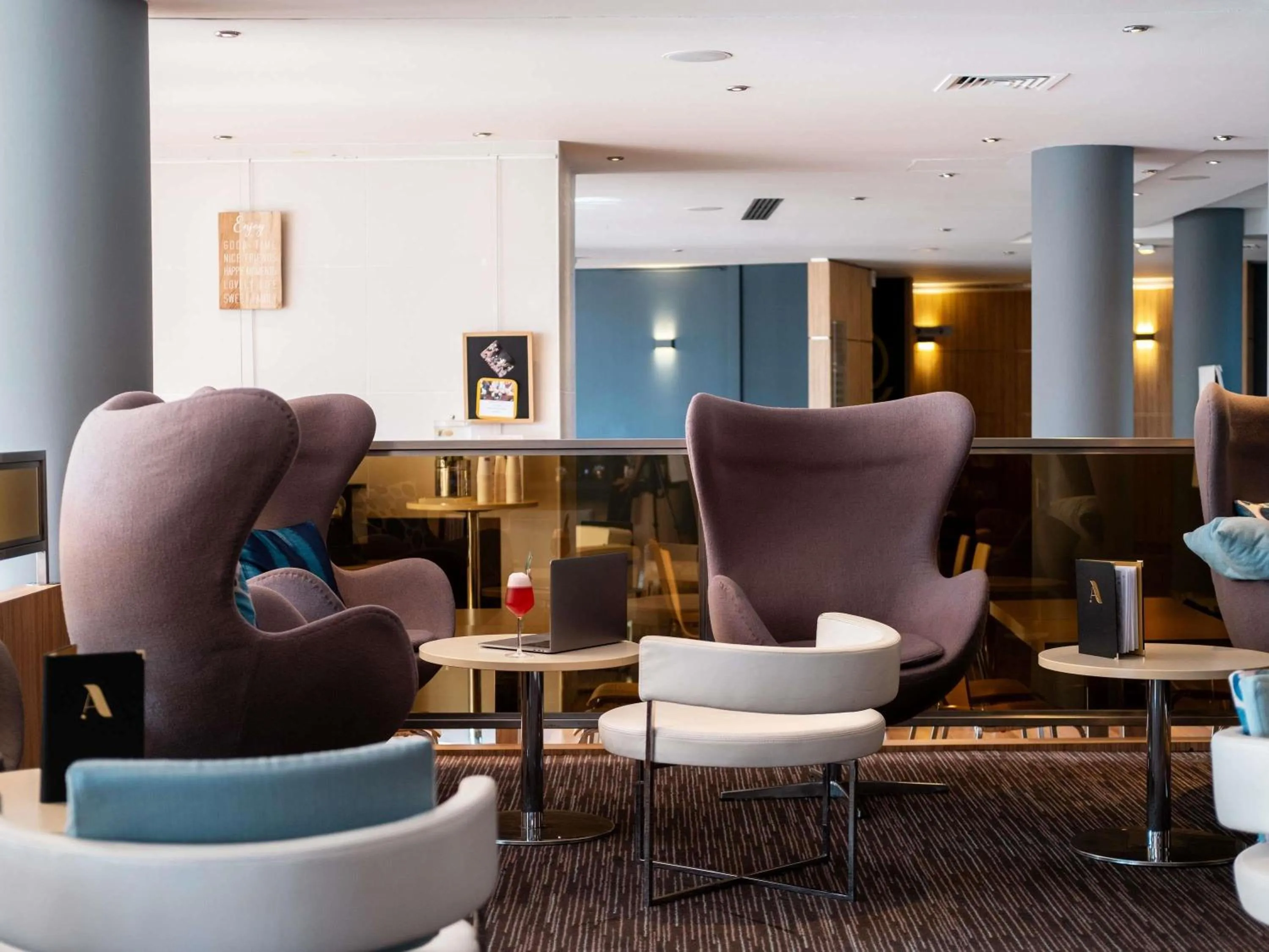 Lounge or bar in Mercure Toulouse Aéroport Golf de Seilh