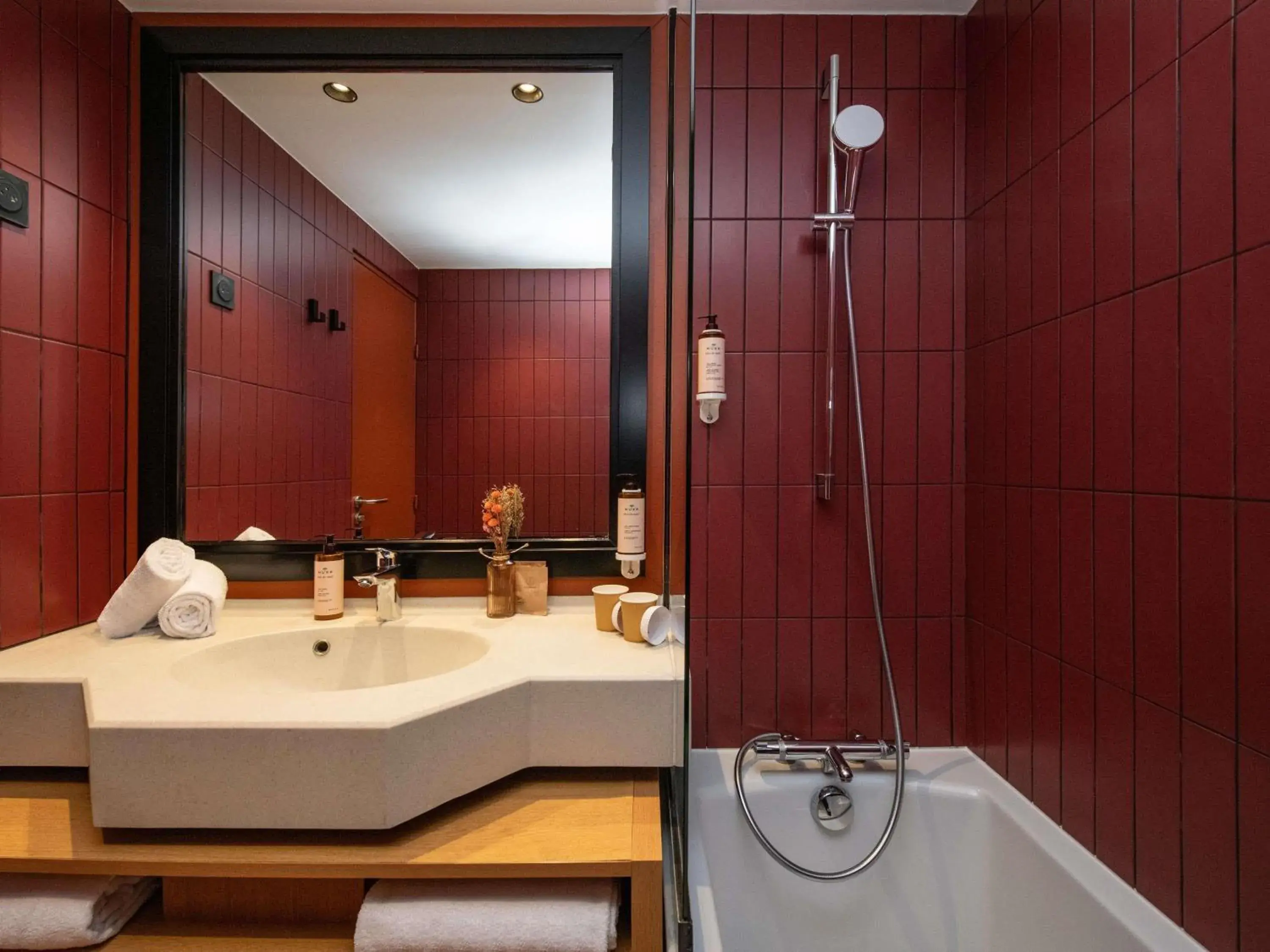 Junior Suite with Two Double Beds in Mercure Toulouse Aéroport Golf de Seilh Junior Suite with Two Double Beds in Mercure Toulouse Aéroport Golf de Seilh