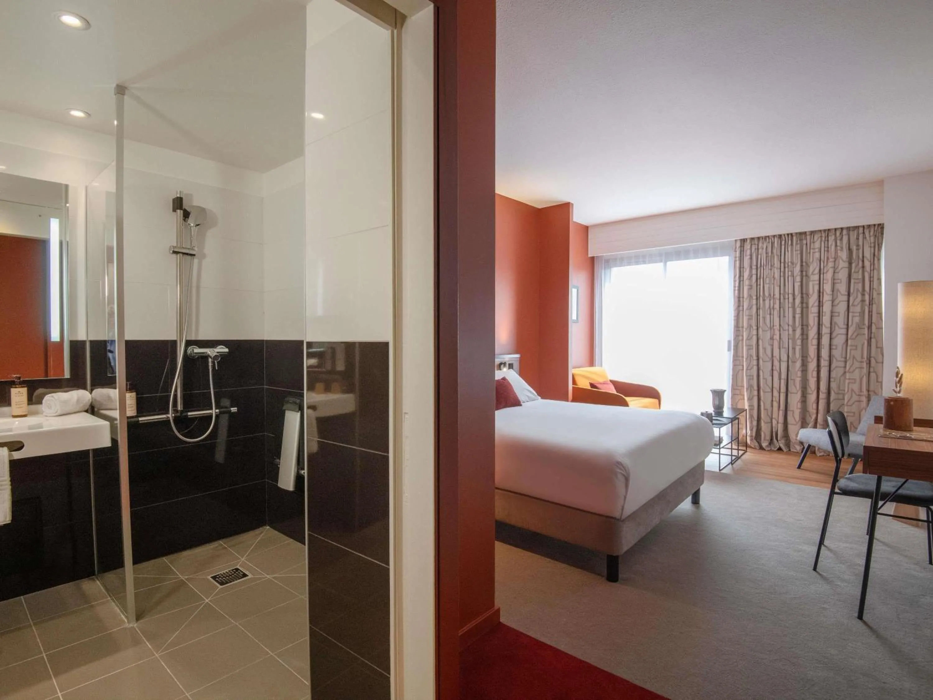 Bedroom, Bed in Mercure Toulouse Aéroport Golf de Seilh