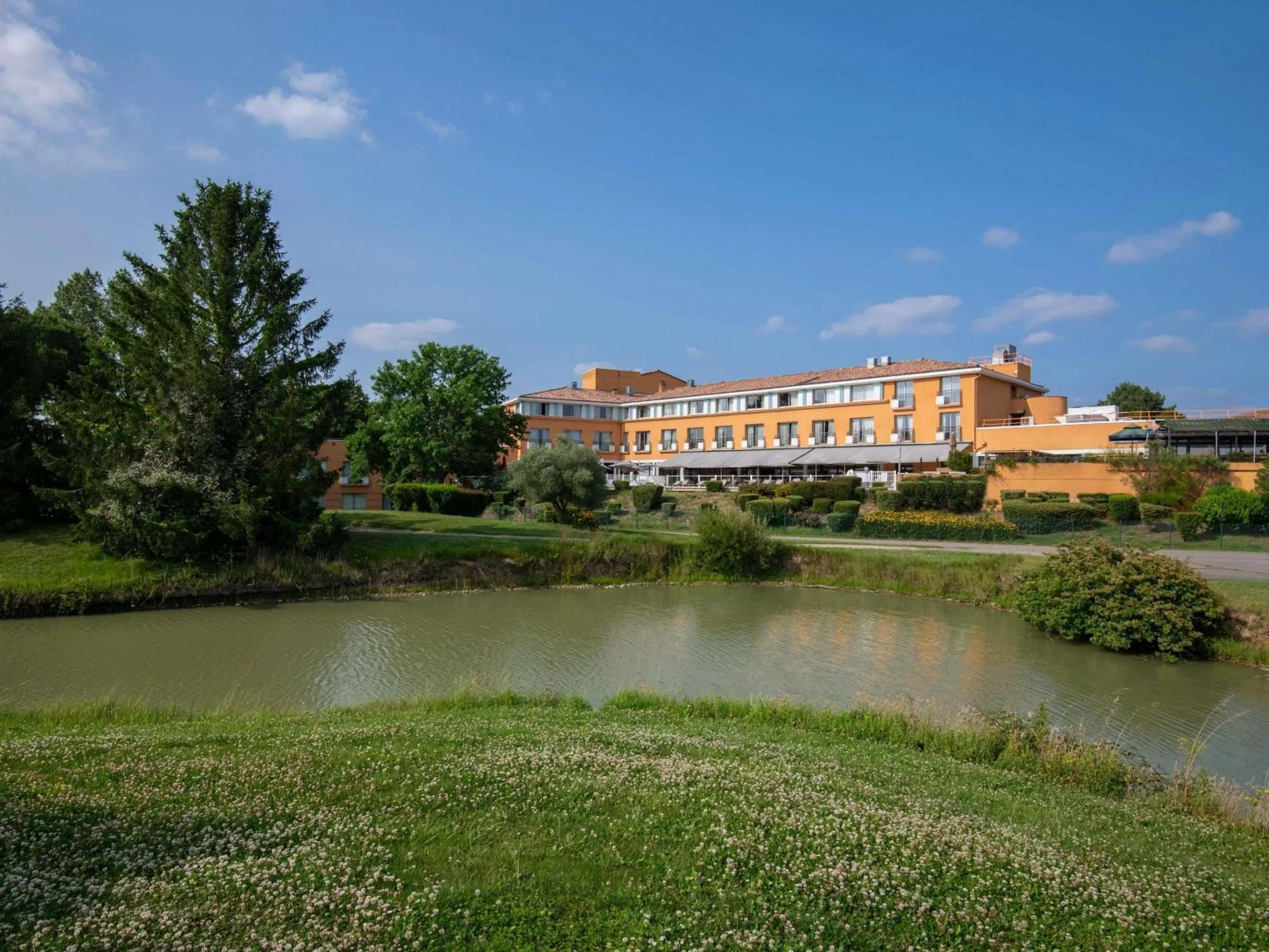 Property building in Mercure Toulouse Aéroport Golf de Seilh