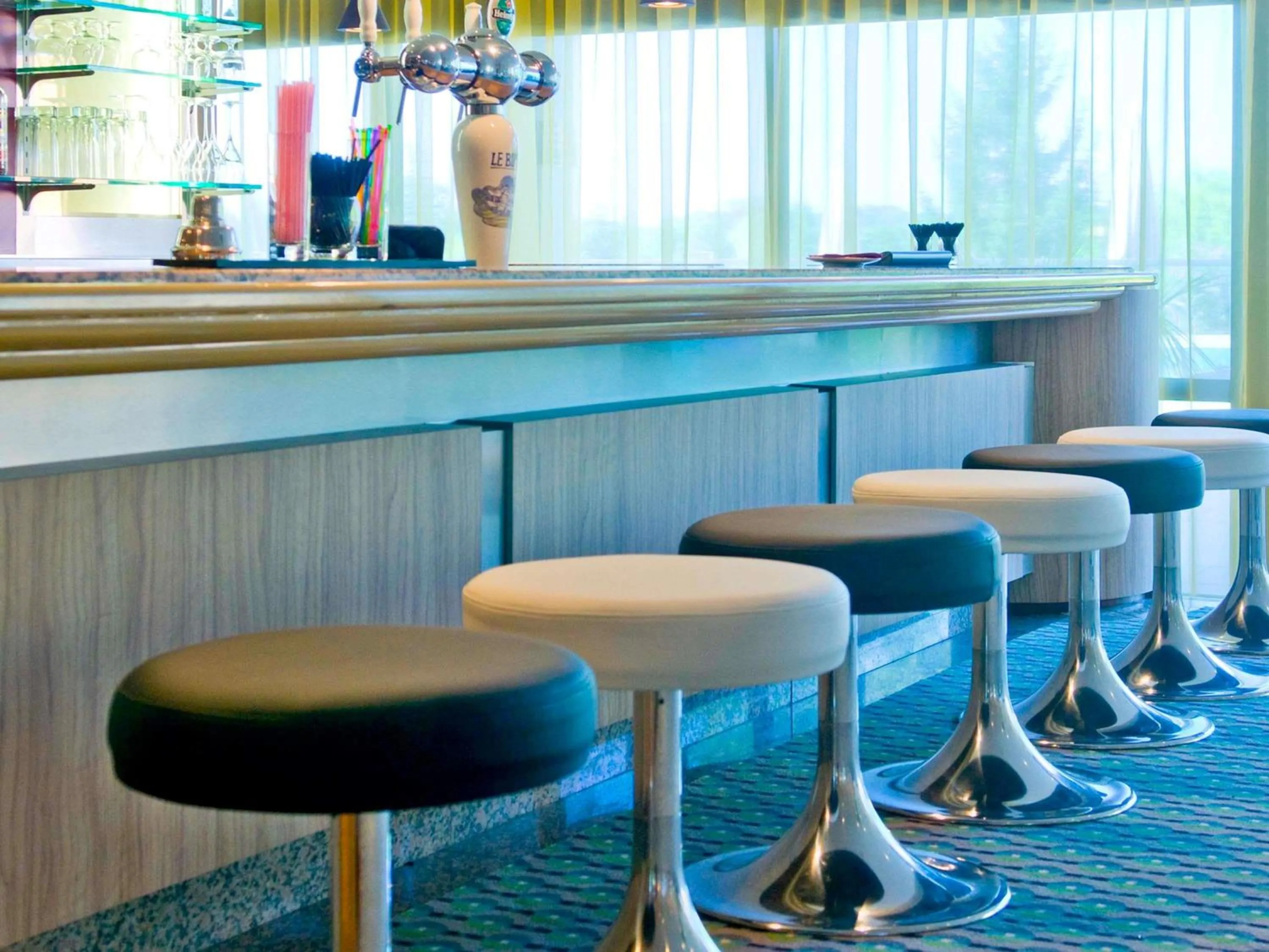 Lounge or bar in Mercure Toulouse Aéroport Golf de Seilh