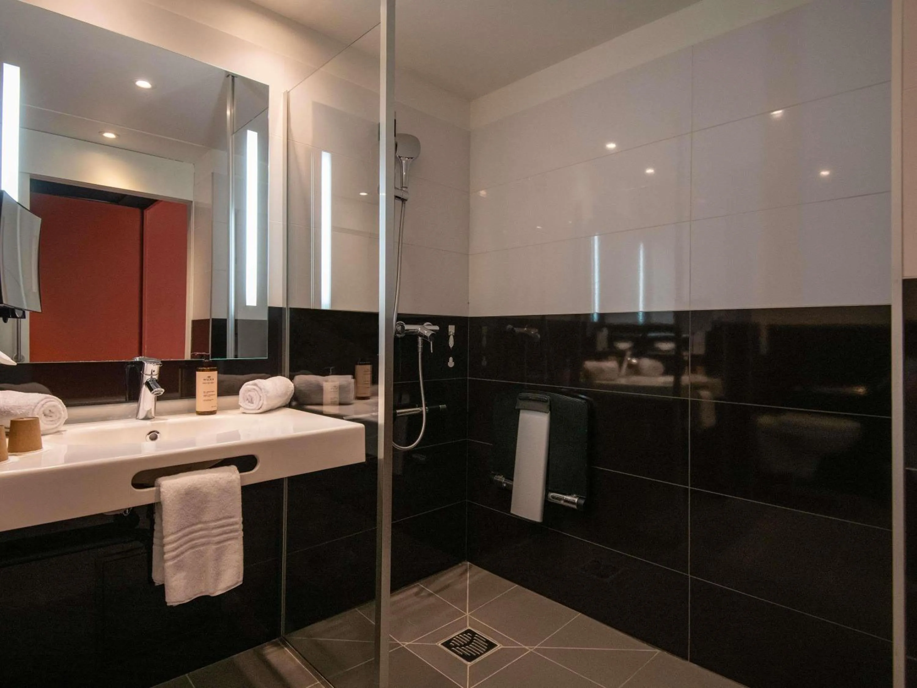 Bedroom in Mercure Toulouse Aéroport Golf de Seilh