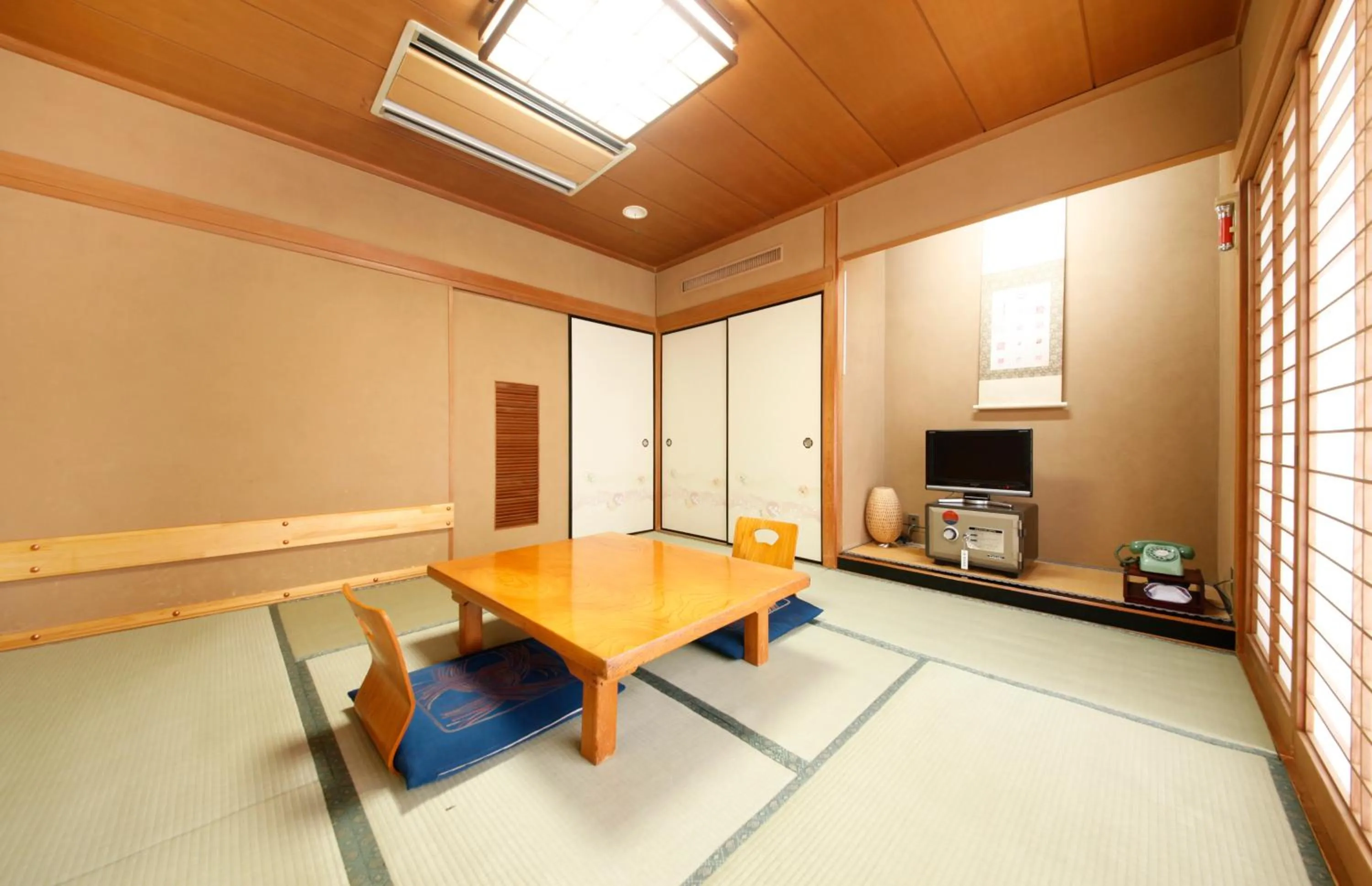 Living room in Wakamatsu Honten