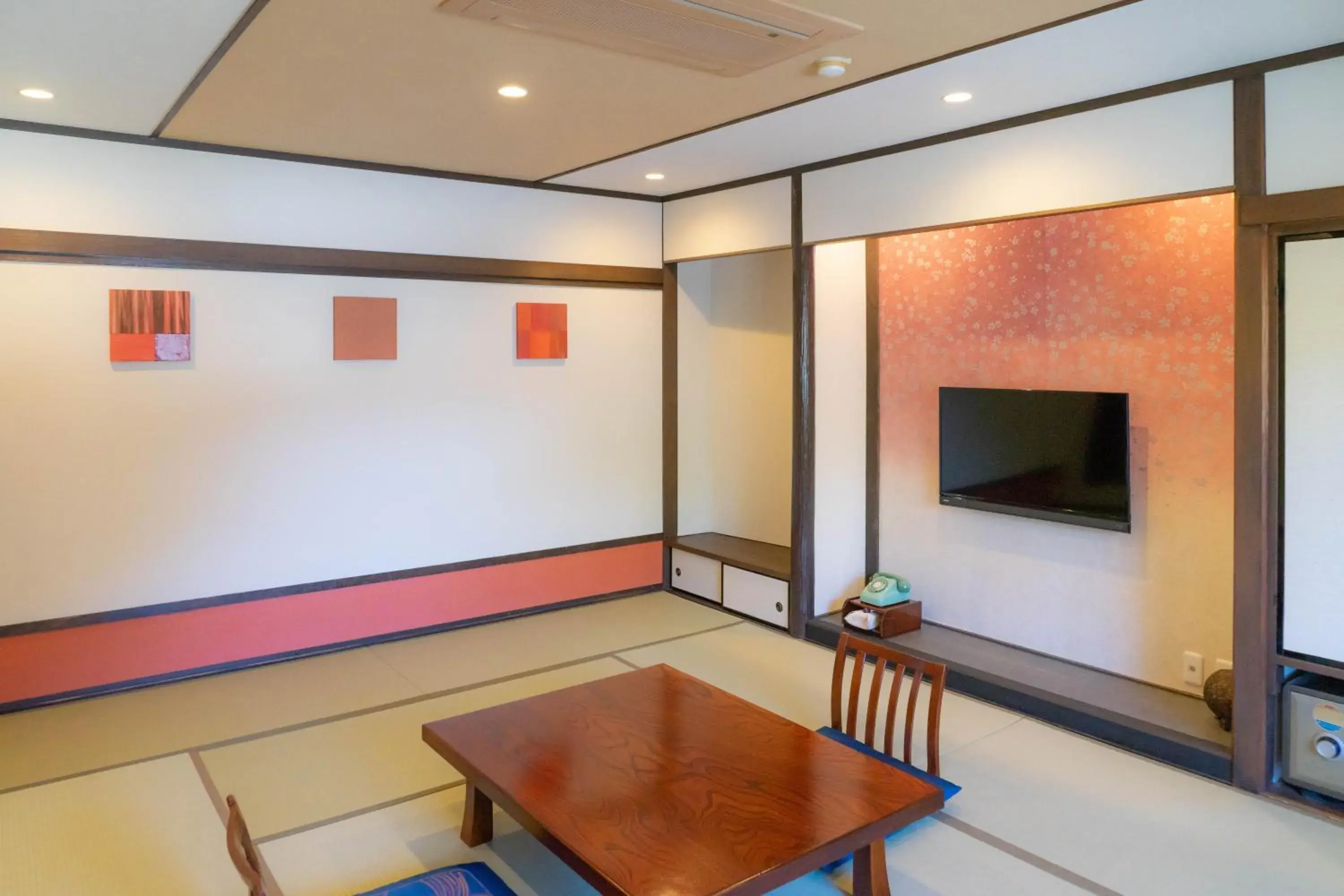 Renovated Standard Japanese-Style Room with Private Toilet (Shared Bathroom) - single occupancy - Naritasan Temple View in Wakamatsu Honten Renovated Standard Japanese-Style Room with Private Toilet (Shared Bathroom) - single occupancy - Naritasan Temple View in Wakamatsu Honten