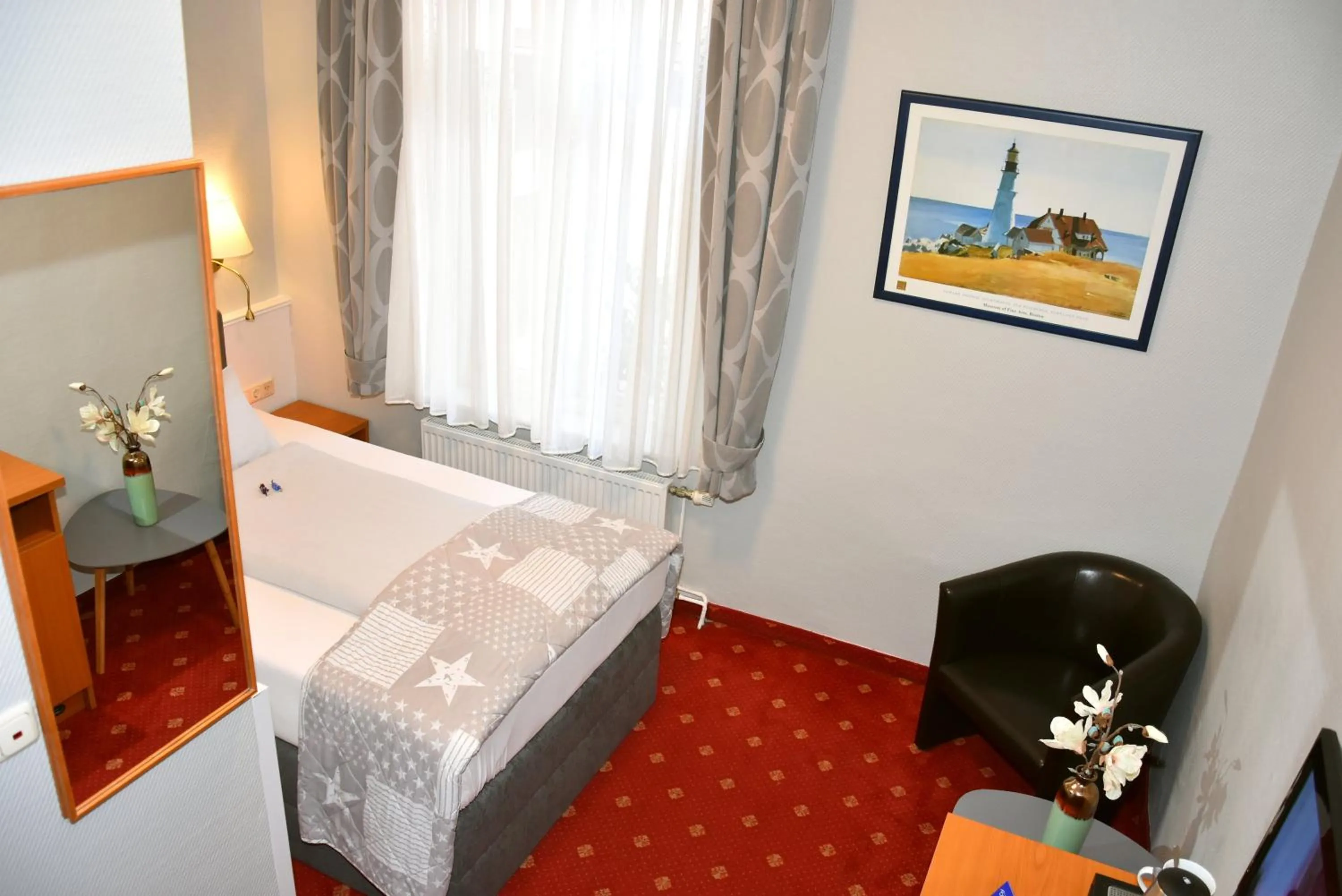 Photo of the whole room, Bed in Hotel Stadt Hamburg