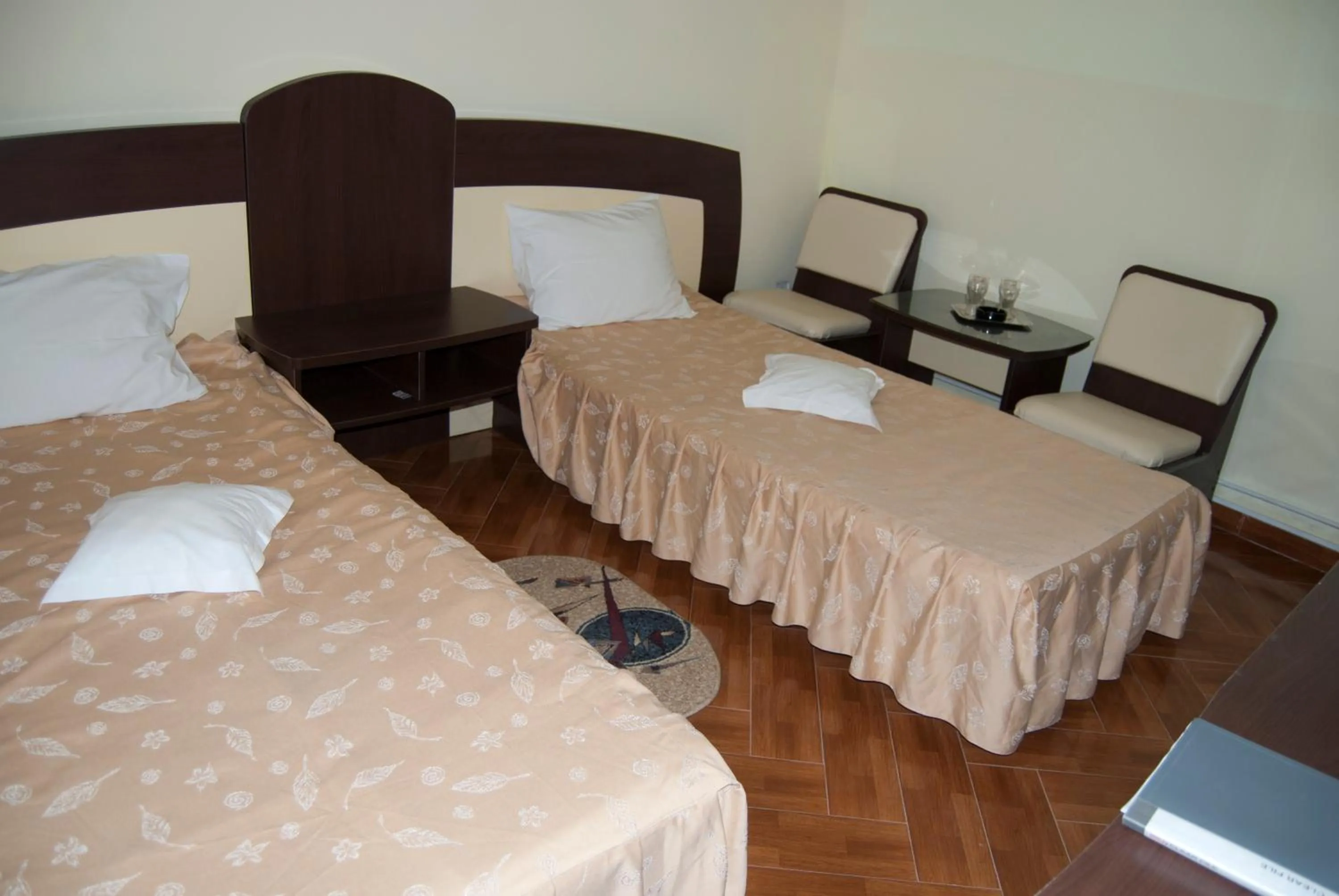 Photo of the whole room, Bed in Maria