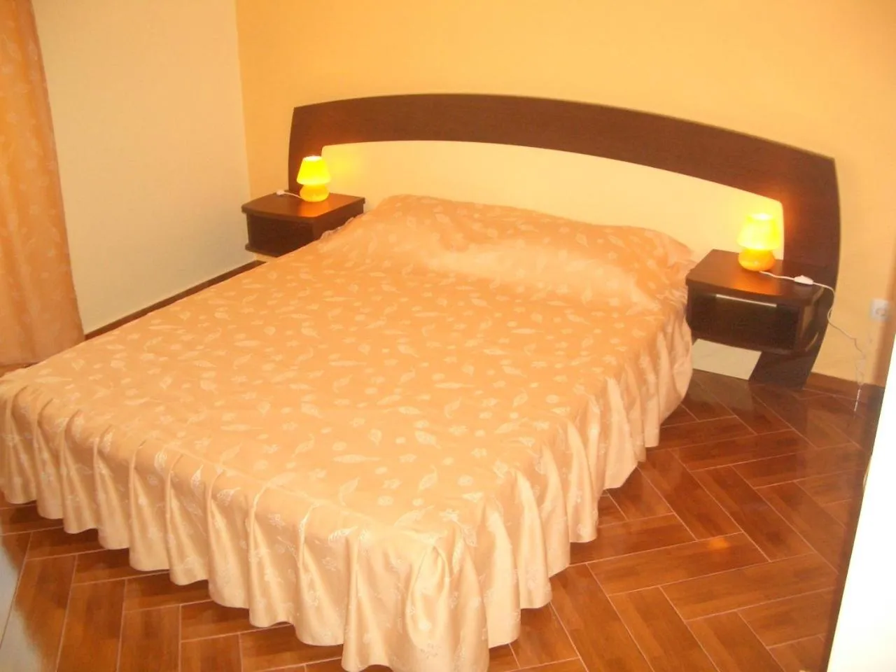 Photo of the whole room, Bed in Maria