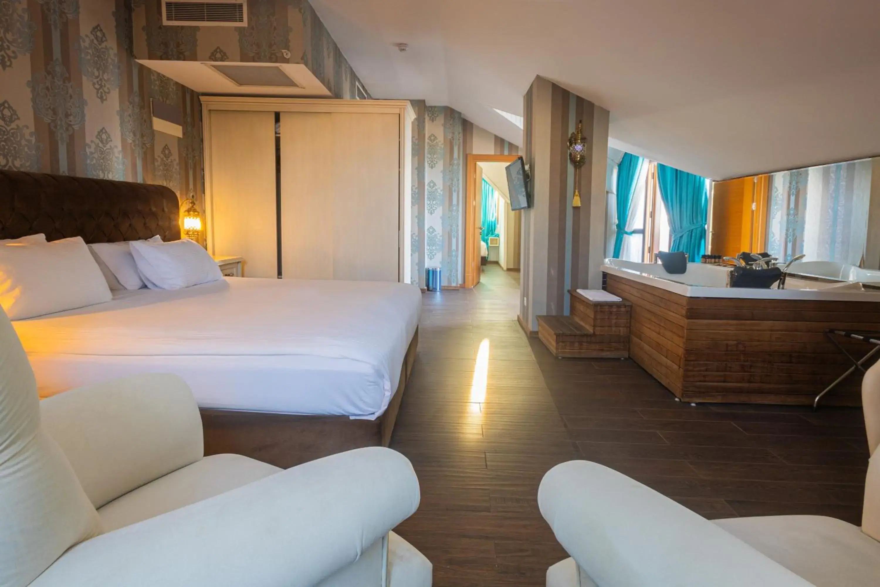King Suite with Whirlpool in Anemon Kent Trabzon Otel King Suite with Whirlpool in Anemon Kent Trabzon Otel