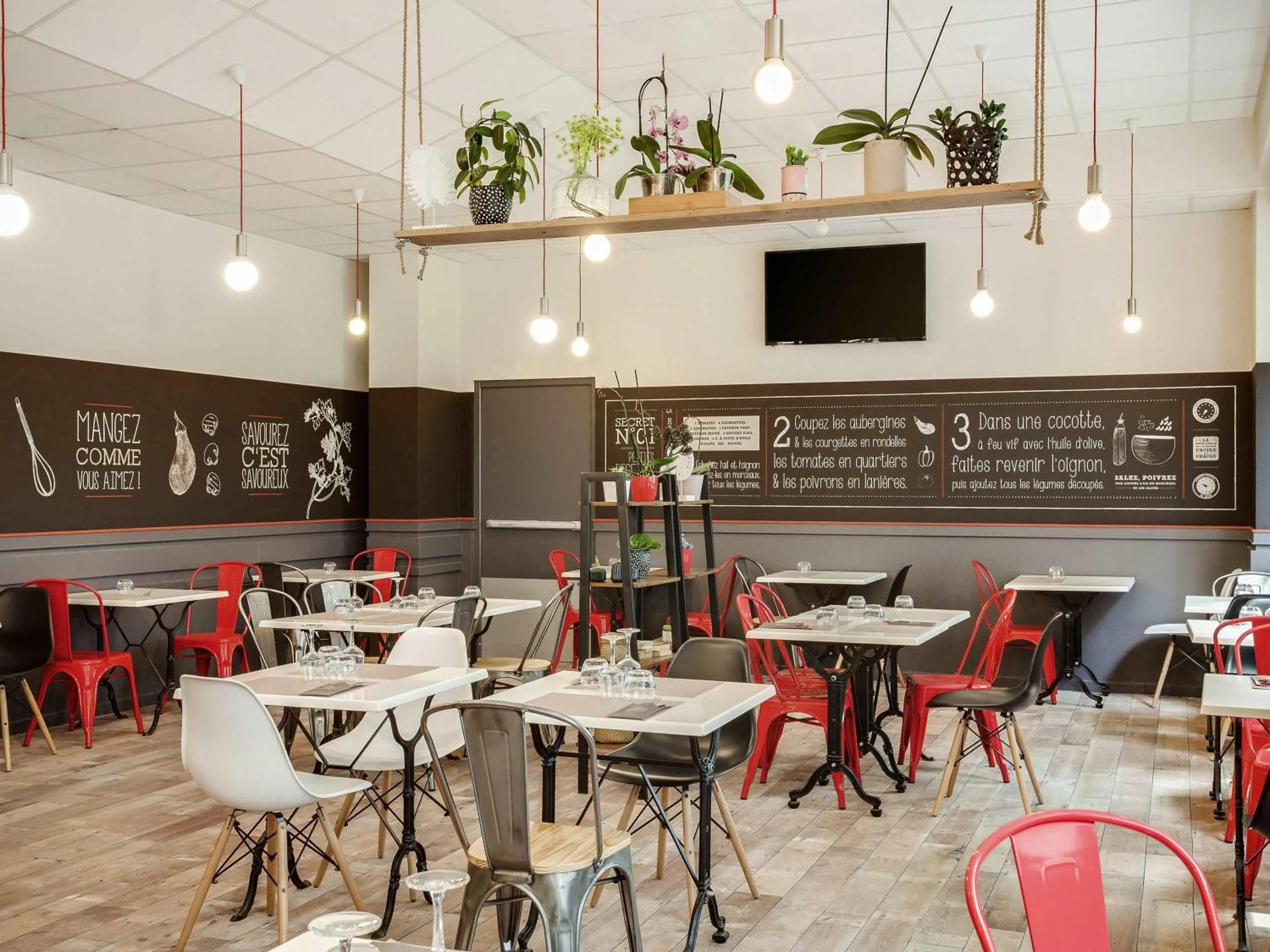 Restaurant/places to eat in ibis Angers Centre Chateau