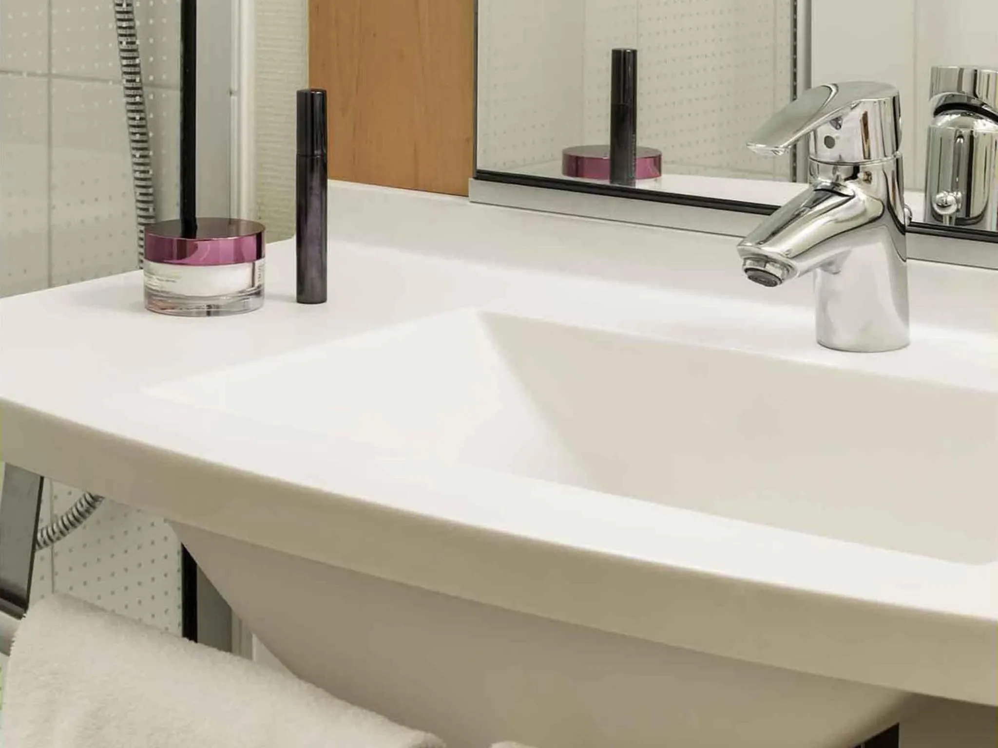 Bedroom in ibis Angers Centre Chateau