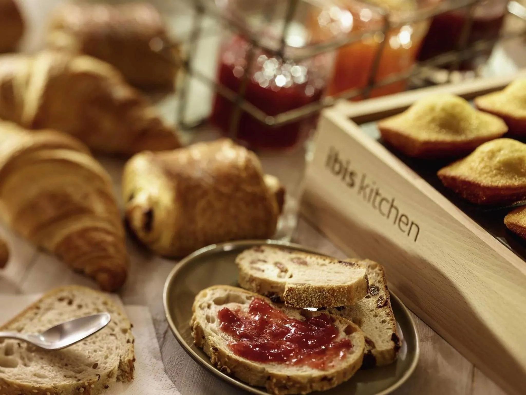 Breakfast in ibis Angers Centre Chateau