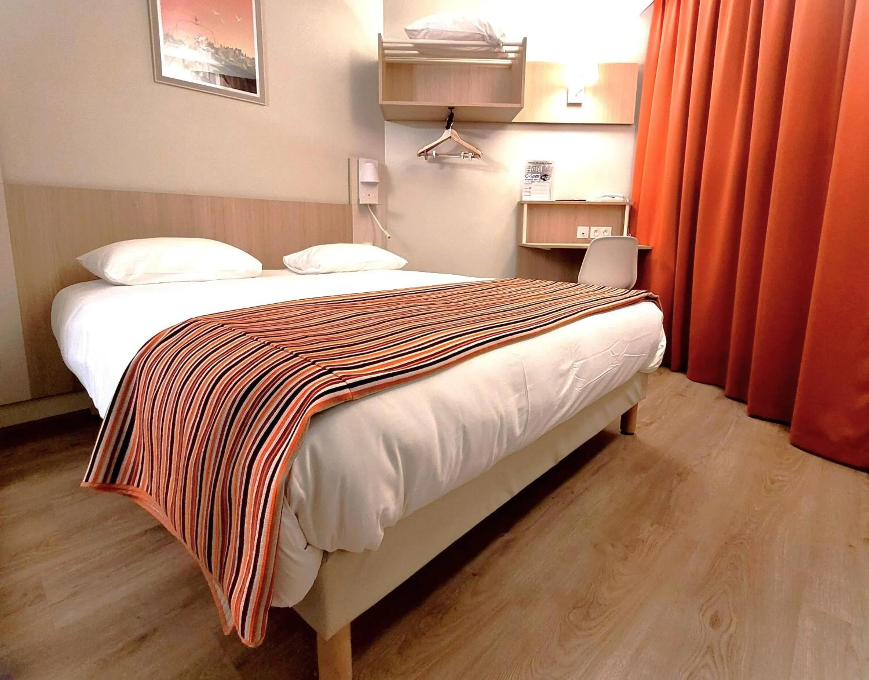 Bedroom, Bed in Hotel Espace Cite