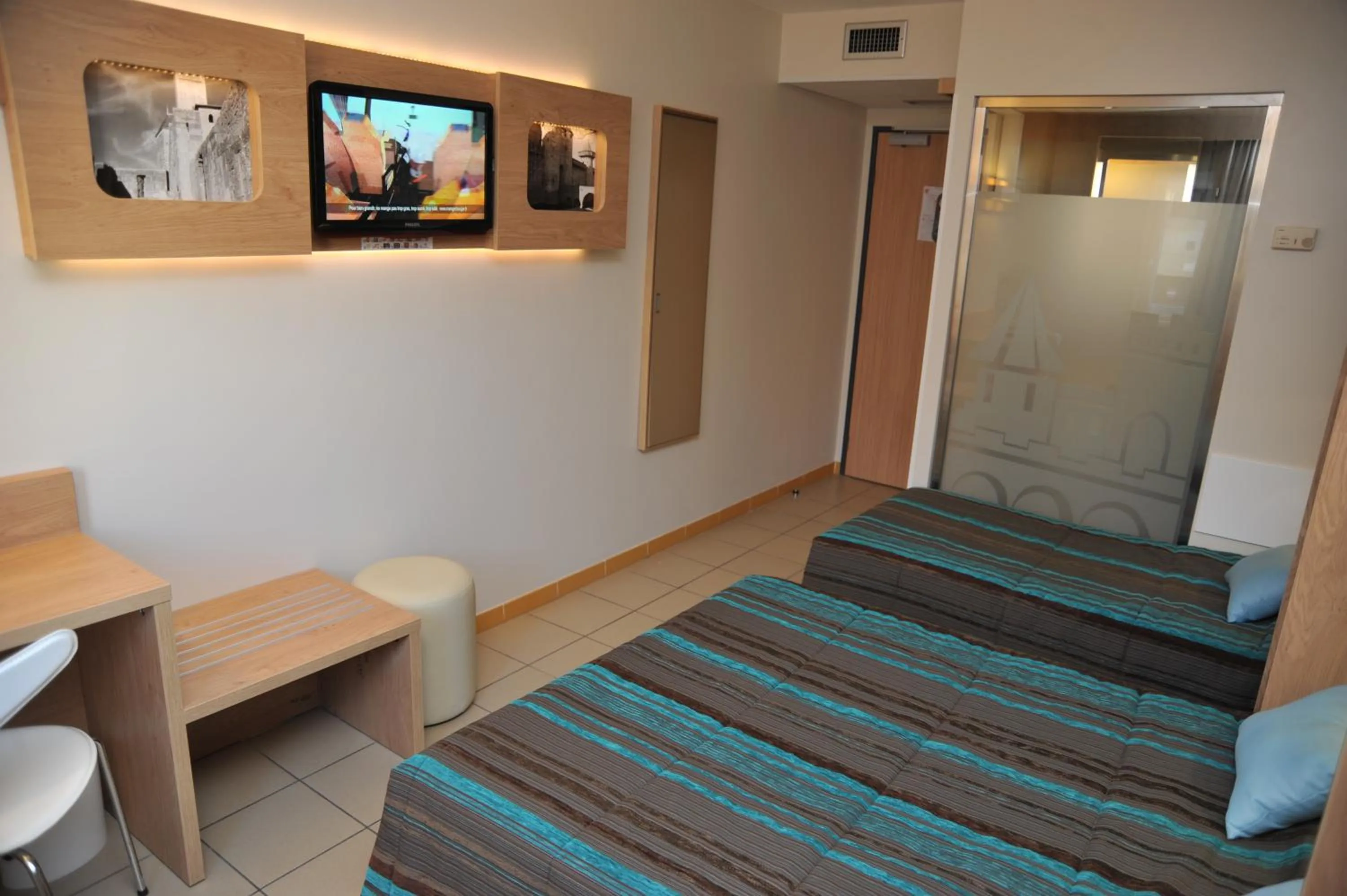 Photo of the whole room in Hotel Espace Cite