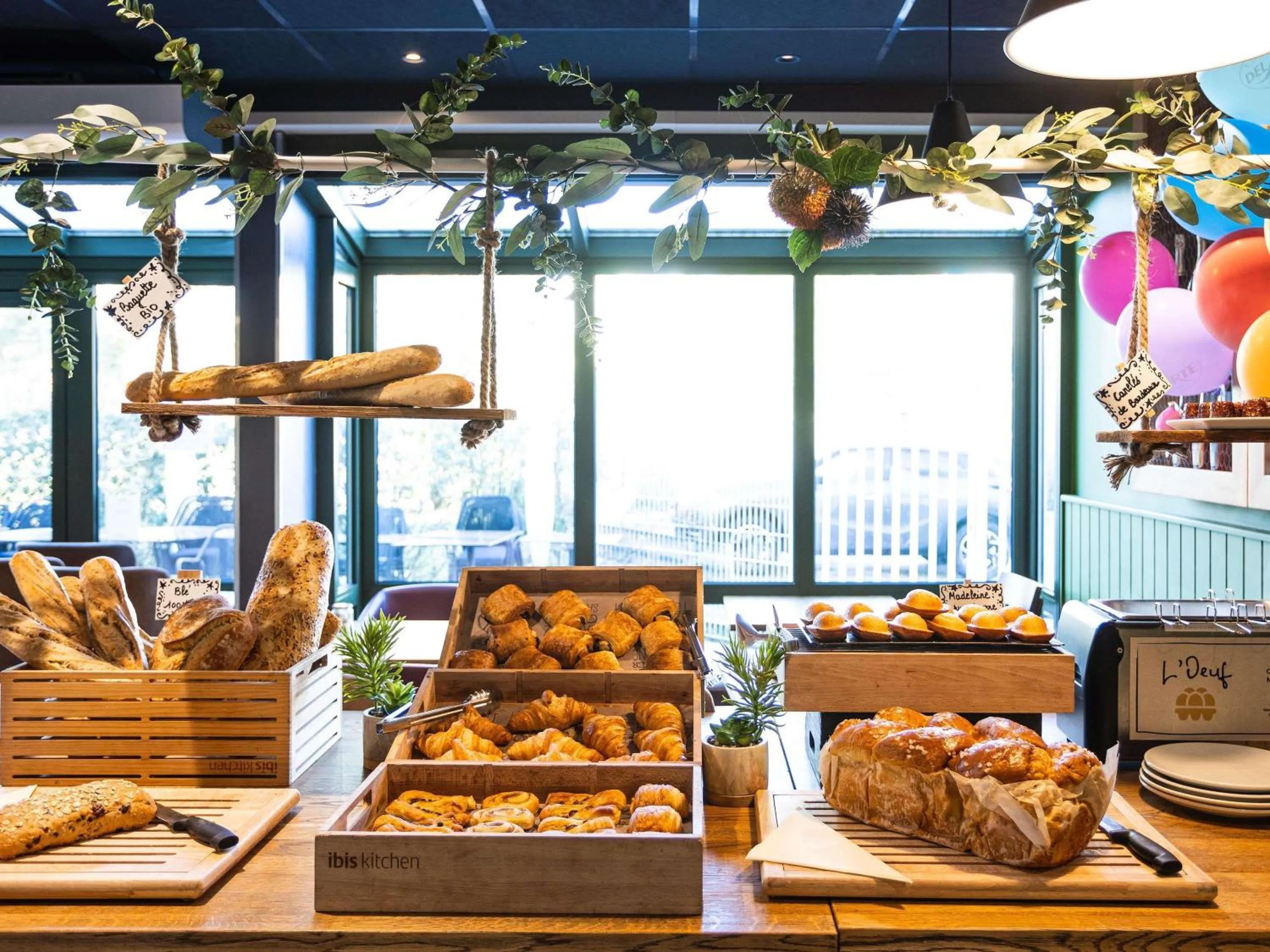 Property building in ibis Bordeaux Pessac Route des Vins