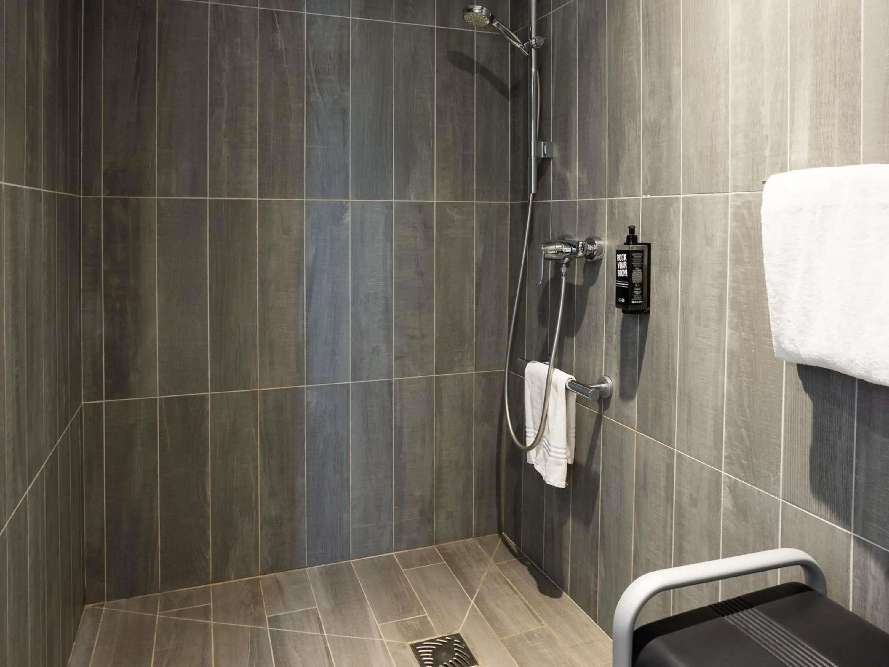 Bedroom in ibis Bordeaux Pessac Route des Vins