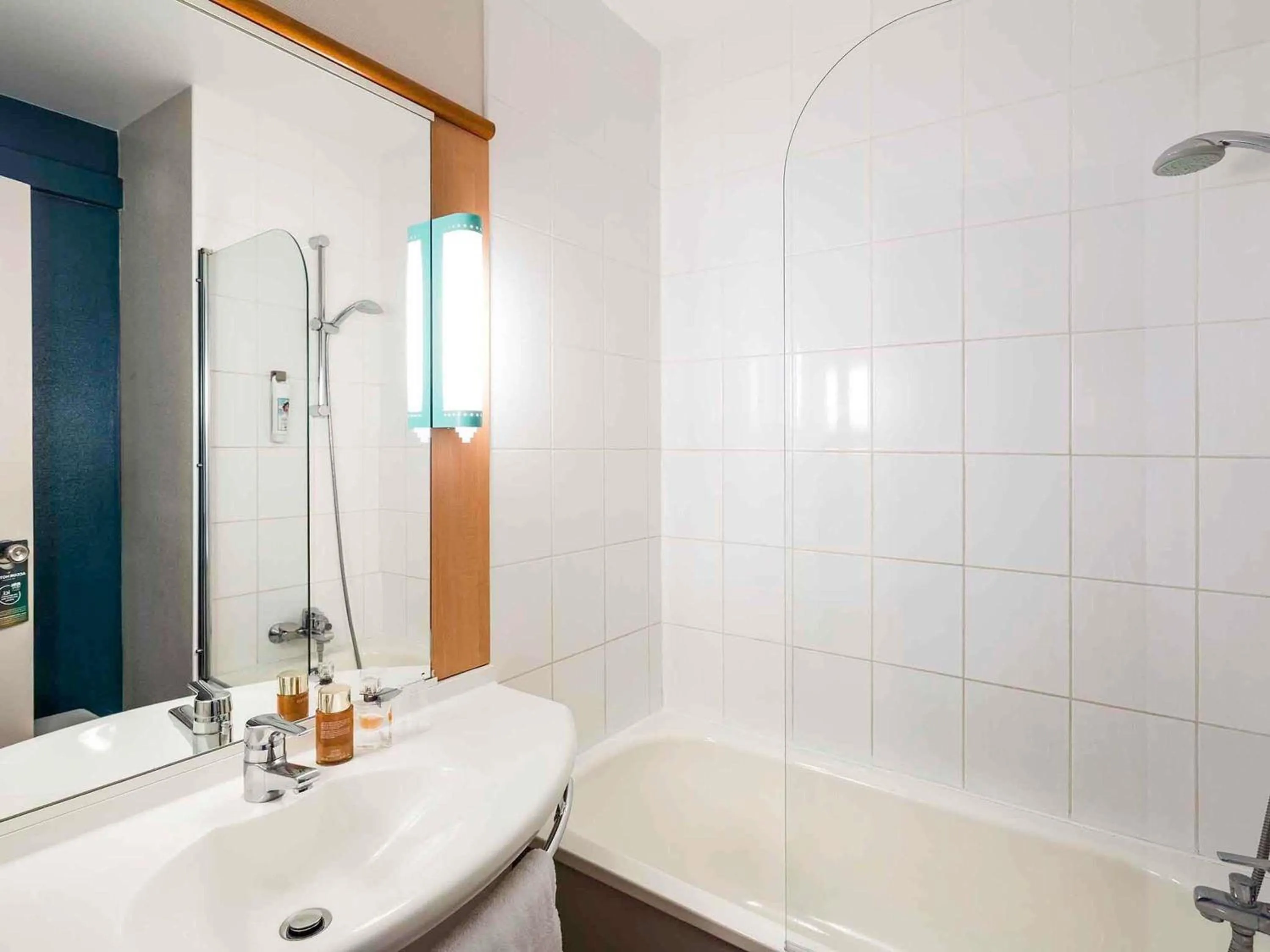 Bedroom in ibis Bordeaux Pessac Route des Vins