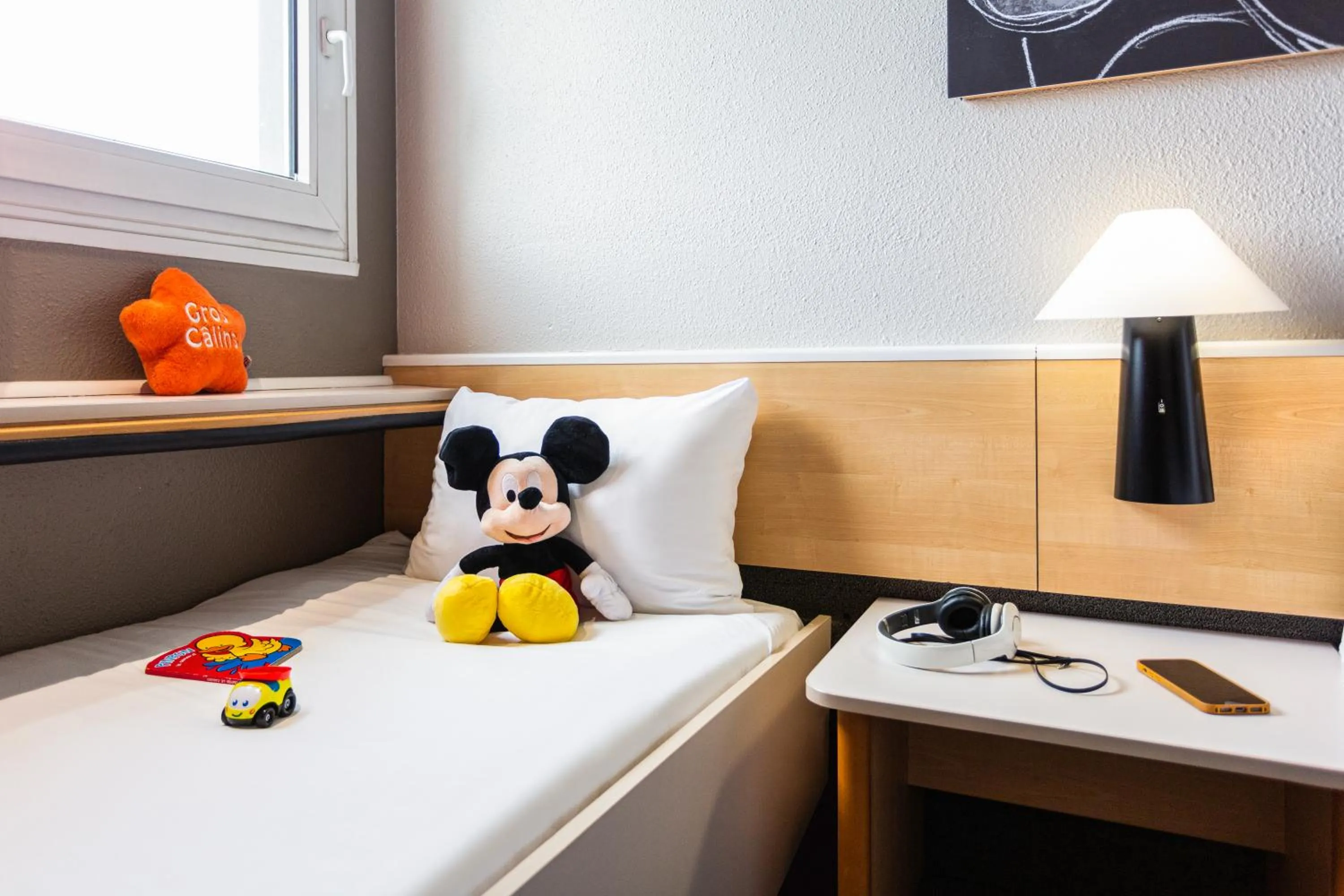 Bed in ibis Bordeaux Pessac Route des Vins