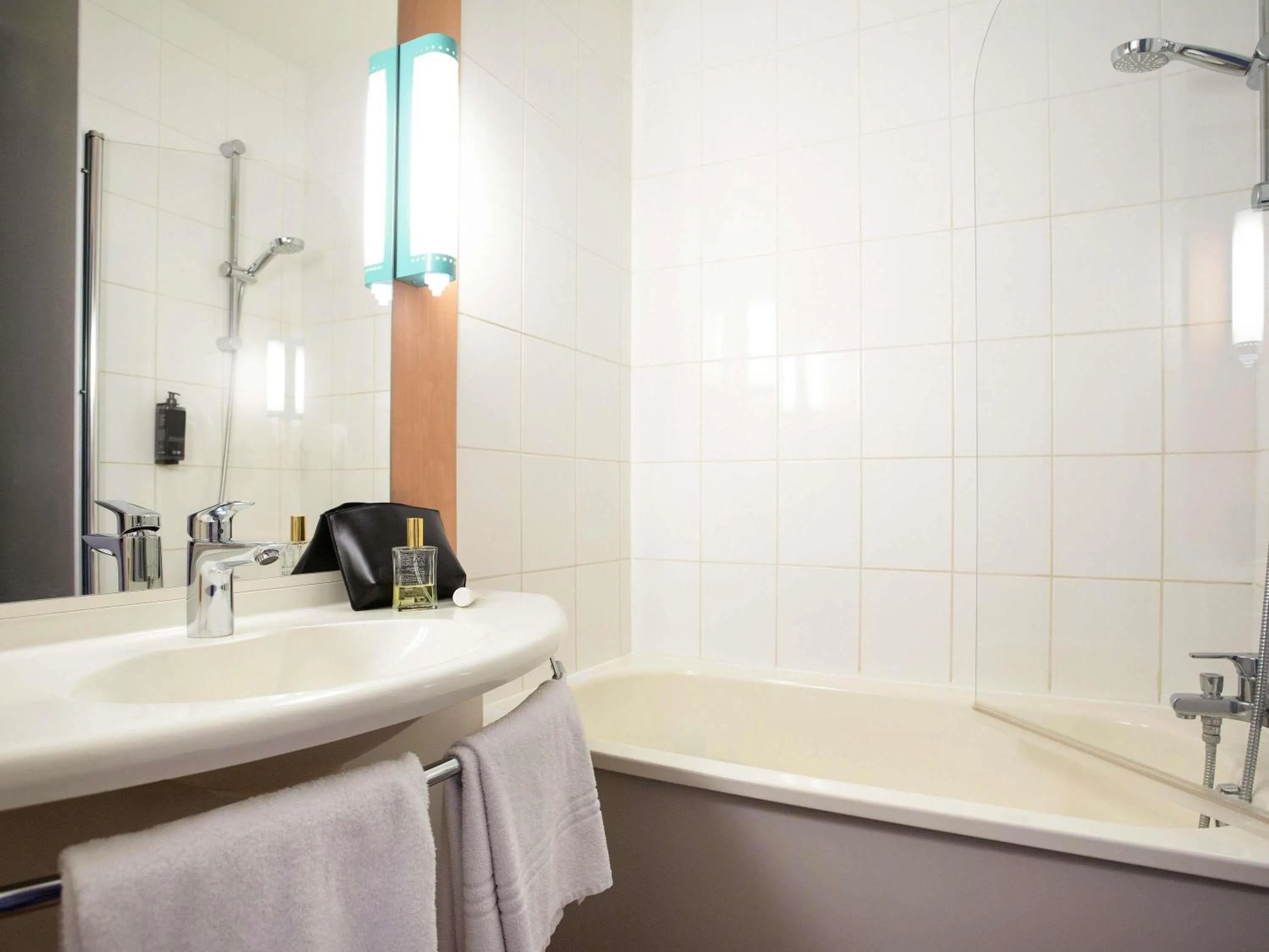 Bedroom in ibis Bordeaux Pessac Route des Vins