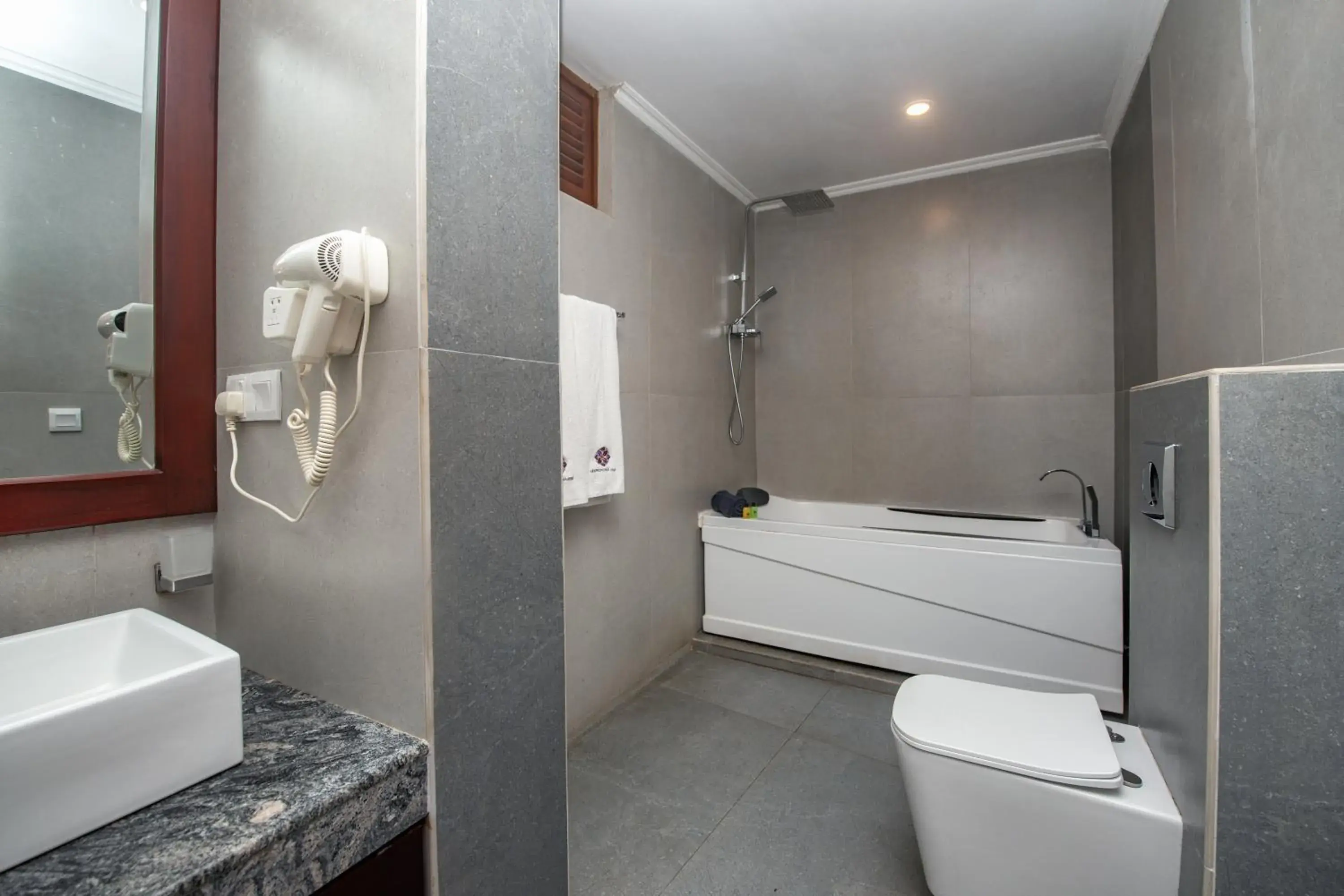 Deluxe Double Room with Bath in Ceyloni Panorama Resort Deluxe Double Room with Bath in Ceyloni Panorama Resort