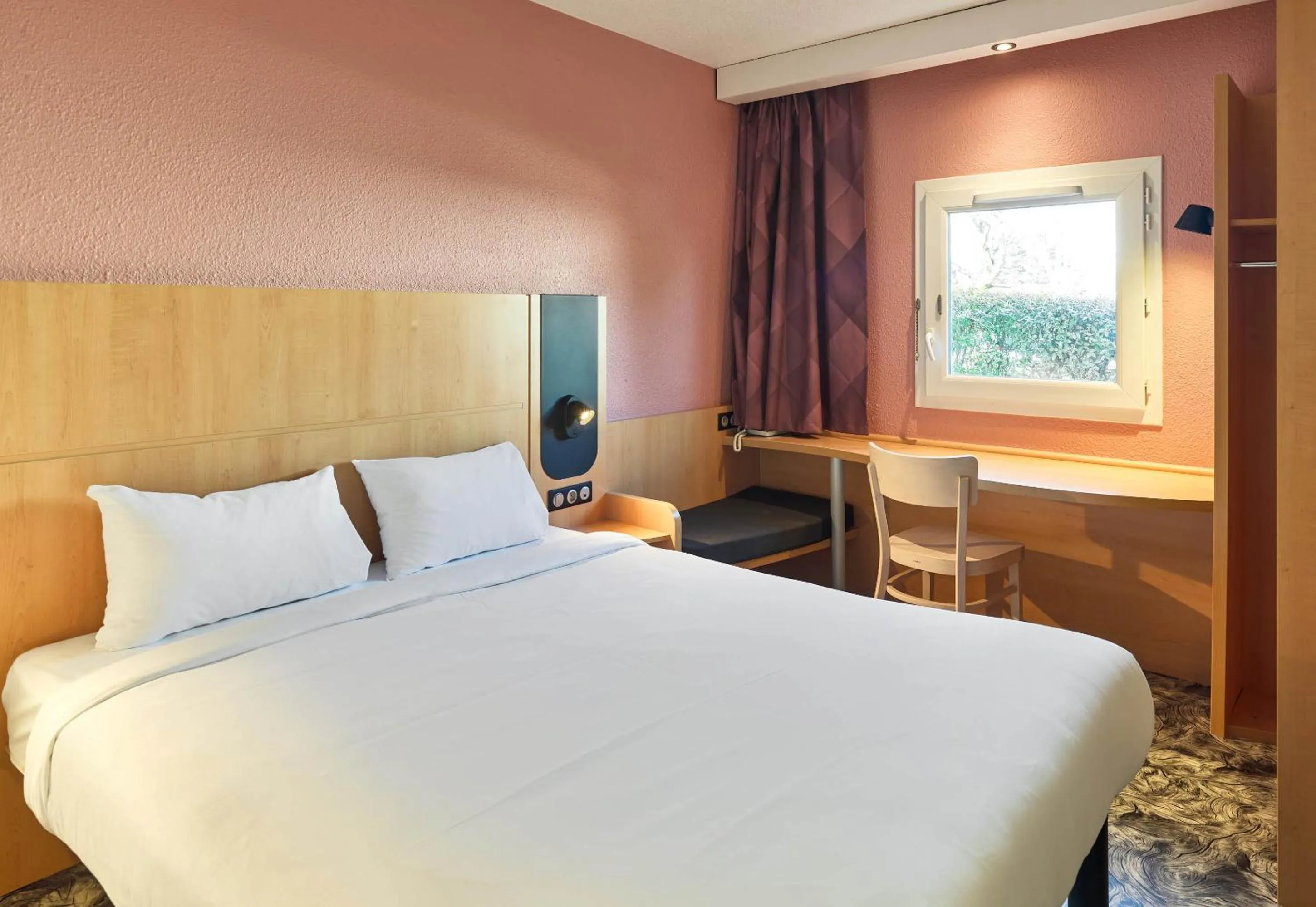 Photo of the whole room, Bed in ibis Paris Orly Rungis