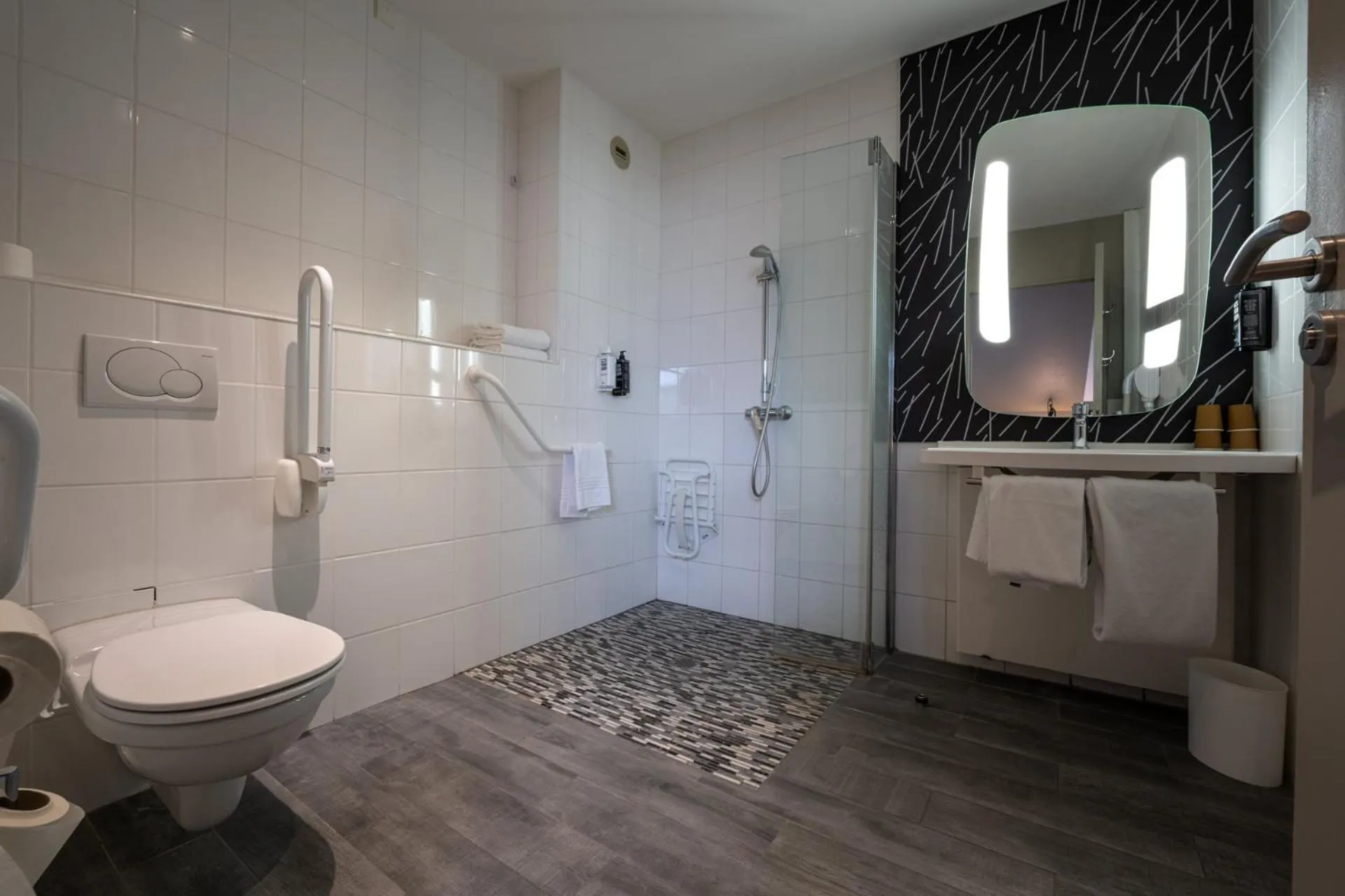 Facility for disabled guests in ibis Montargis