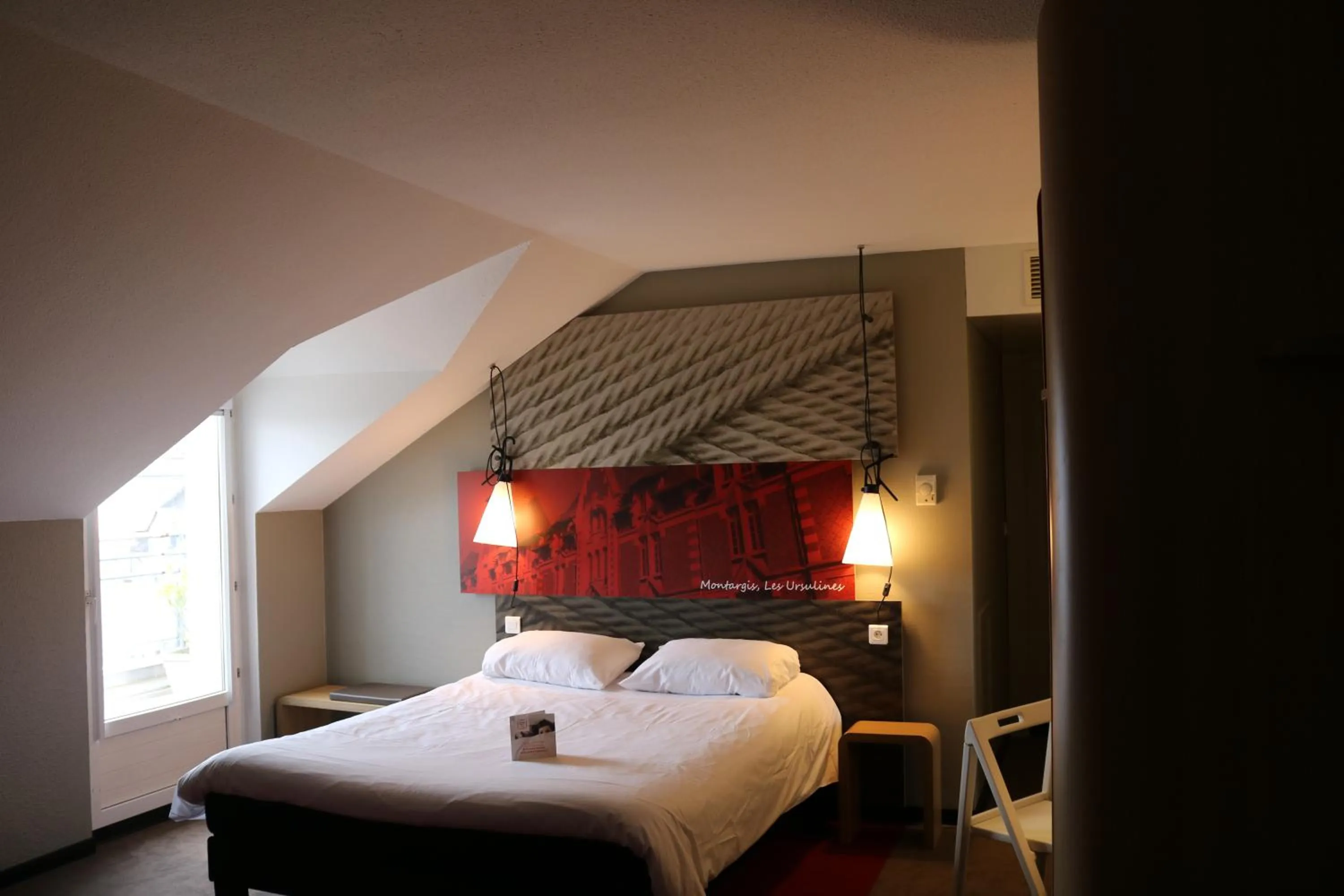 Bed in ibis Montargis